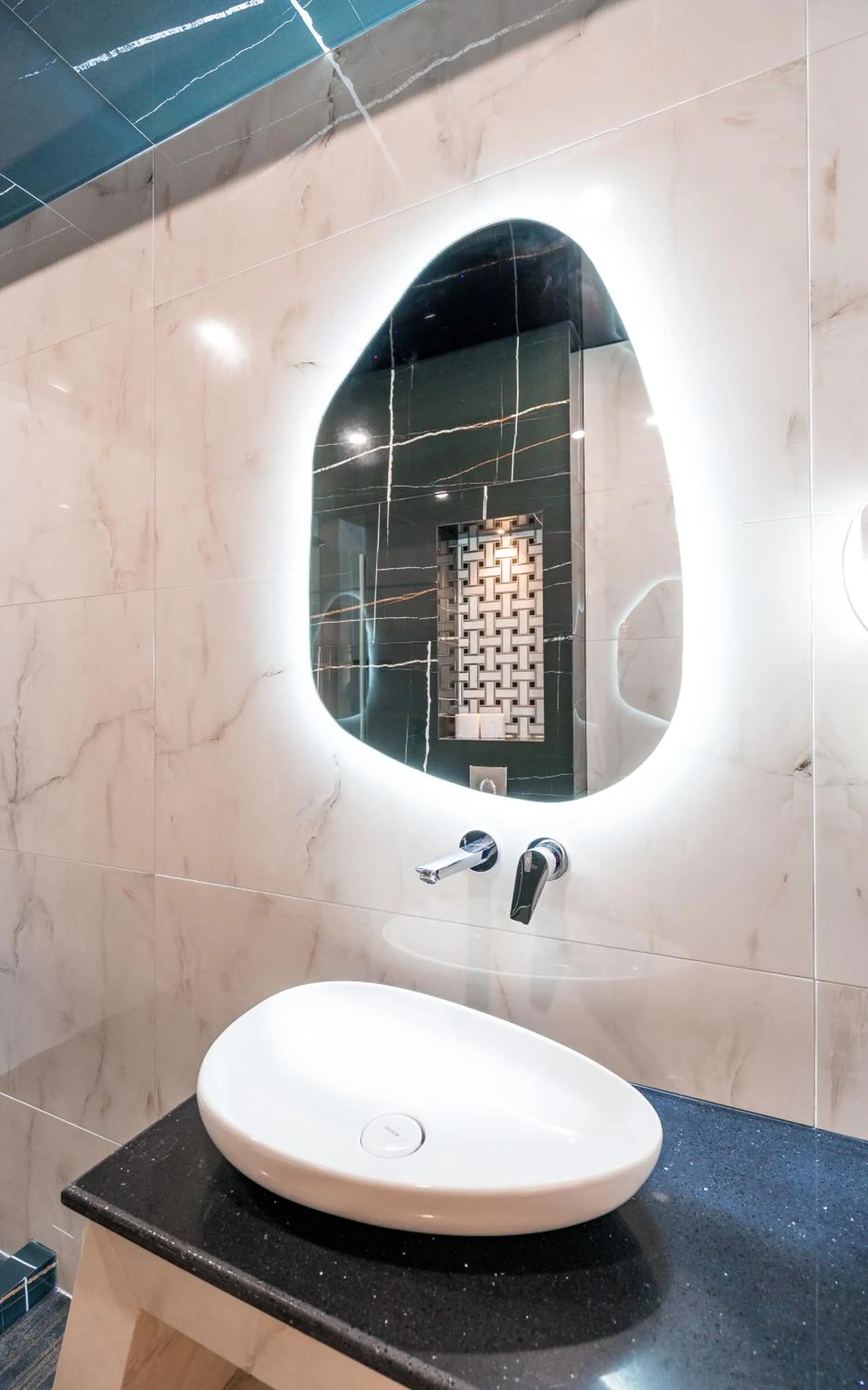 Shower in Olympus Hotel By Umbrella