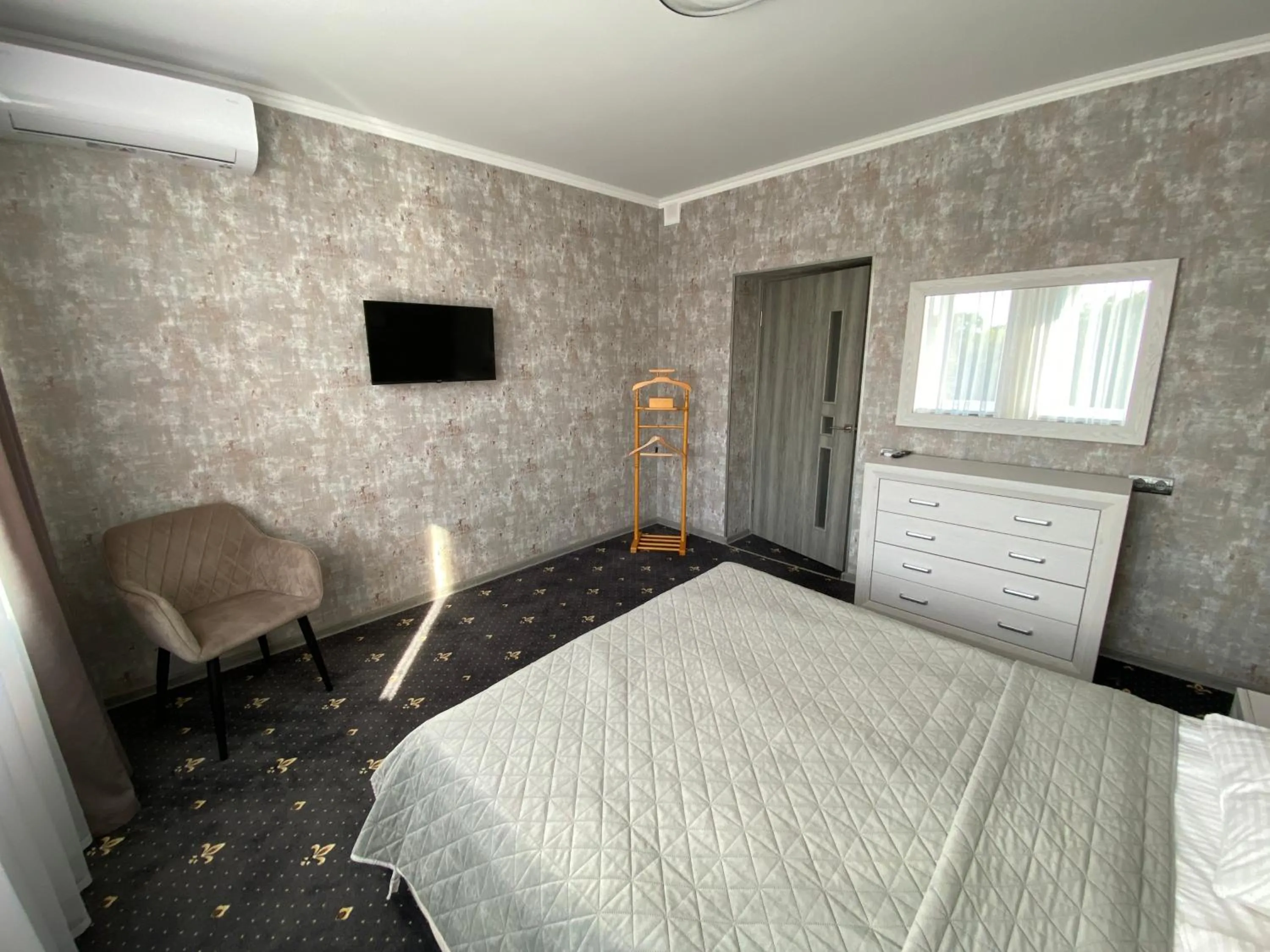 Bed in Hotel Prydesnyansky