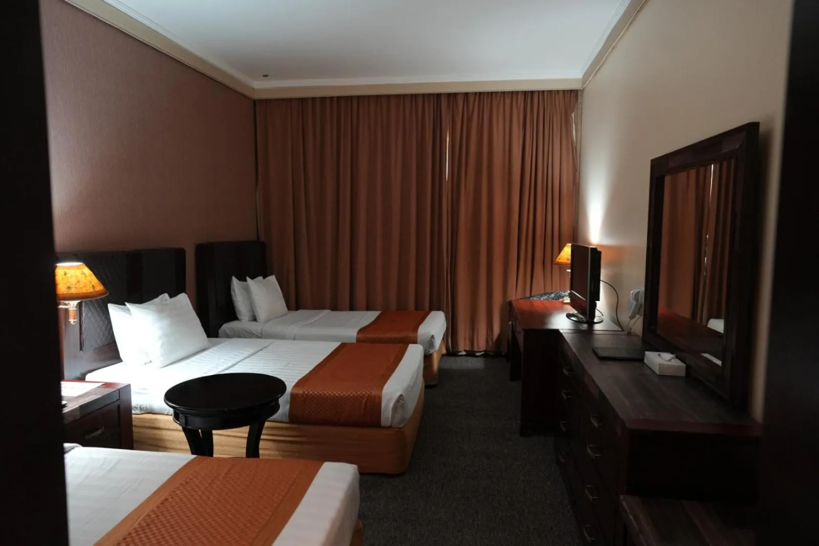 Photo of the whole room, Bed in Knight Armour Hotel