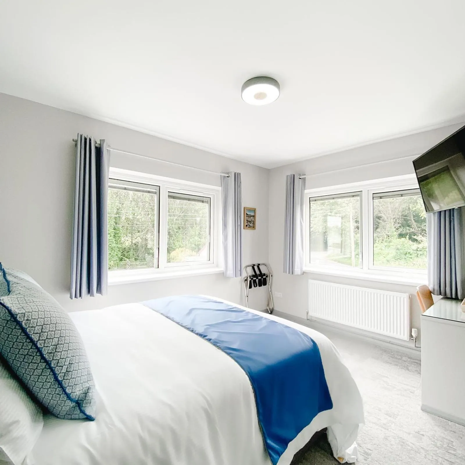 Bedroom, Bed in South Sands Hotel