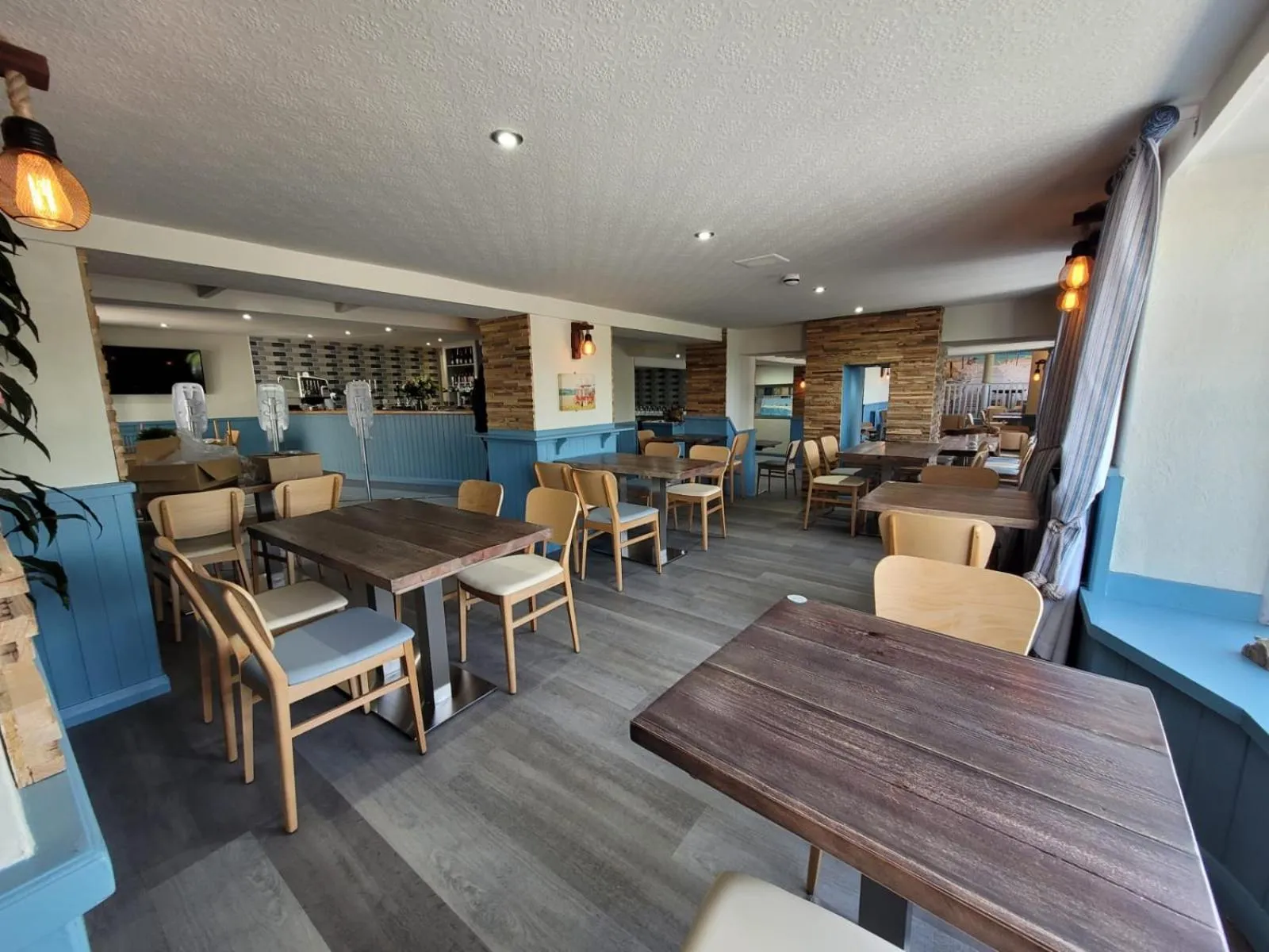 Restaurant/places to eat in South Sands Hotel