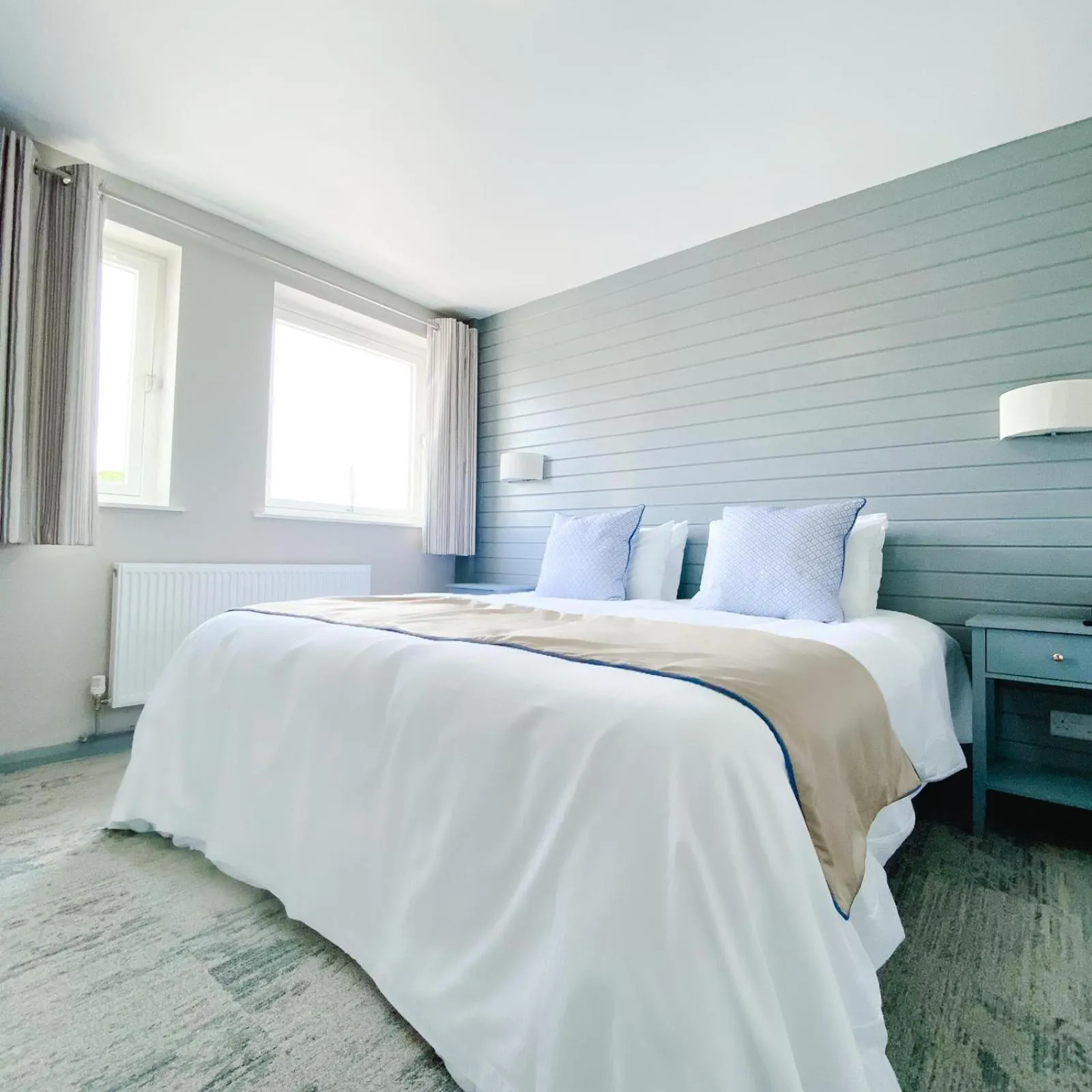 Bedroom, Bed in South Sands Hotel