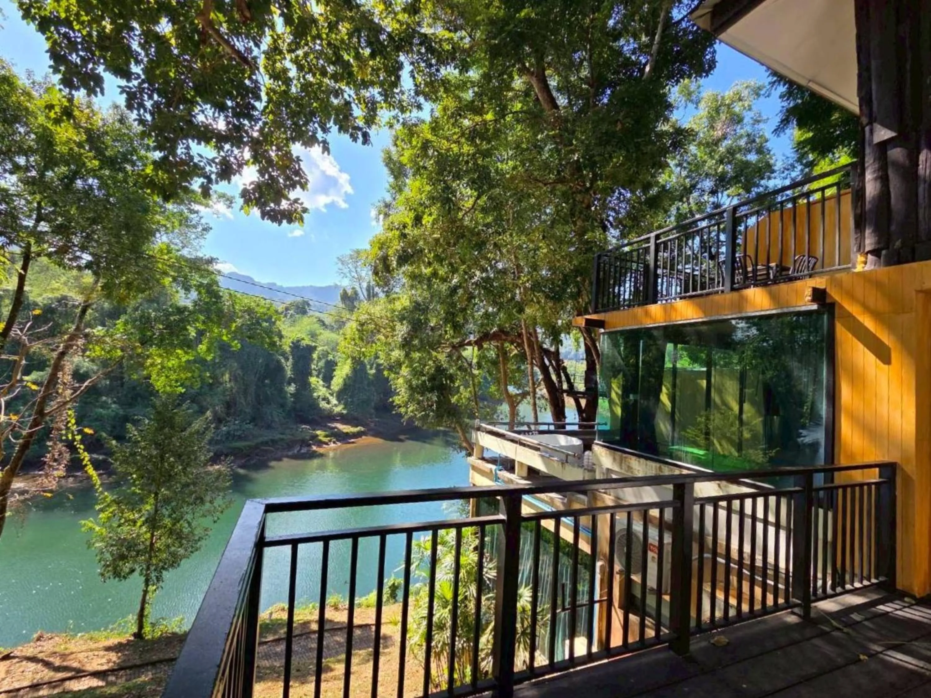 River view in Puprai Tarnnarm Resort