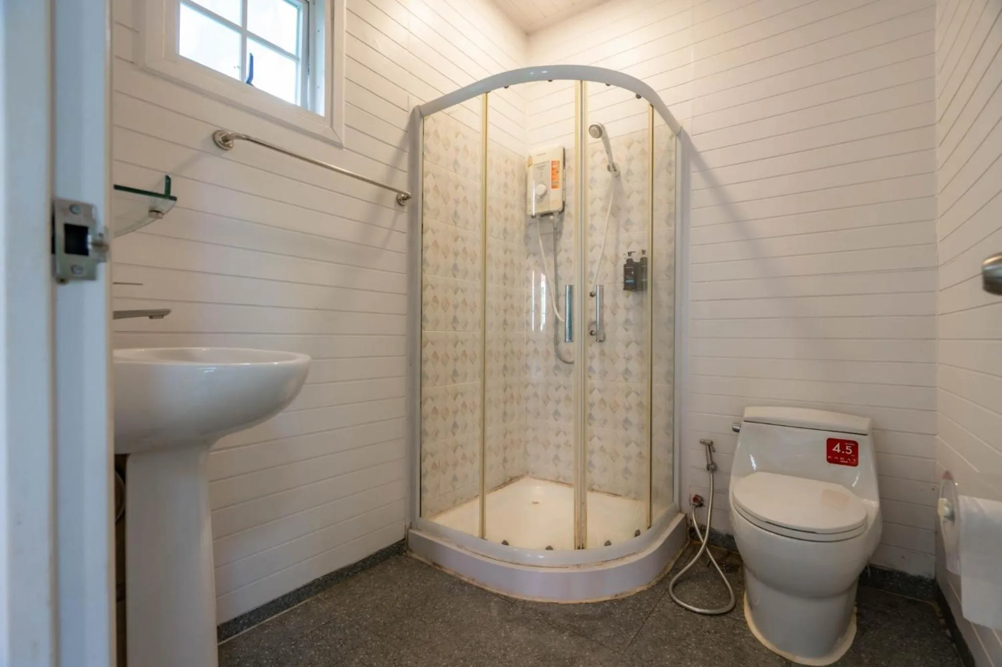 Shower in Puprai Tarnnarm Resort