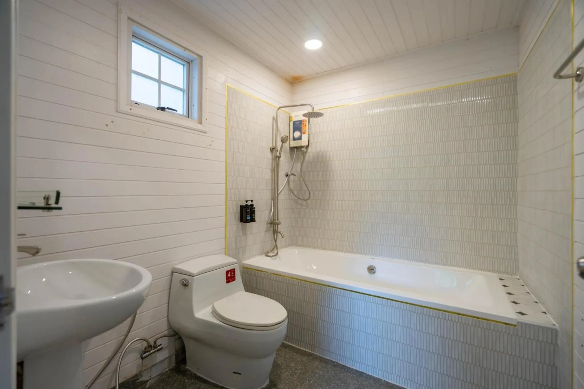 Shower in Puprai Tarnnarm Resort