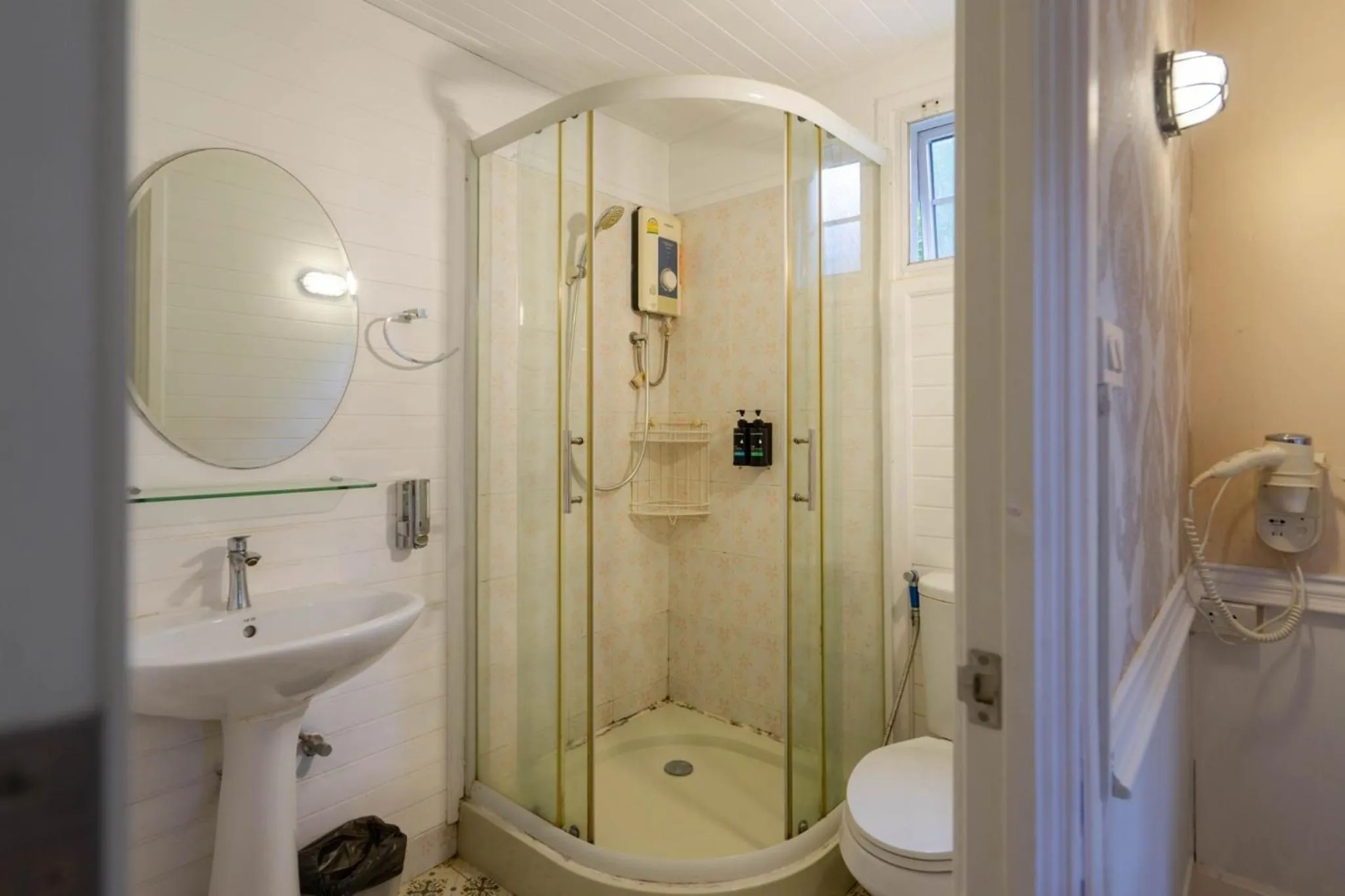 Toilet in Puprai Tarnnarm Resort