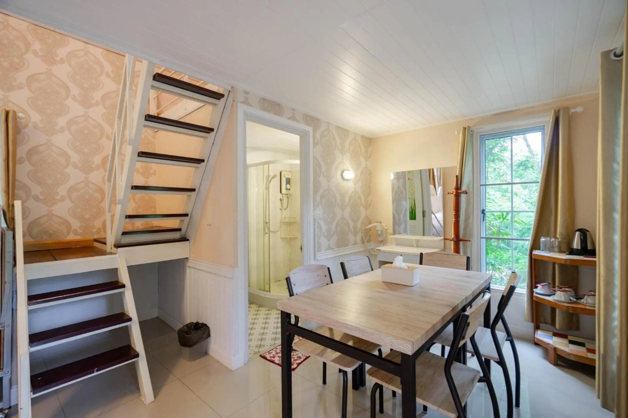 Dining area in Puprai Tarnnarm Resort