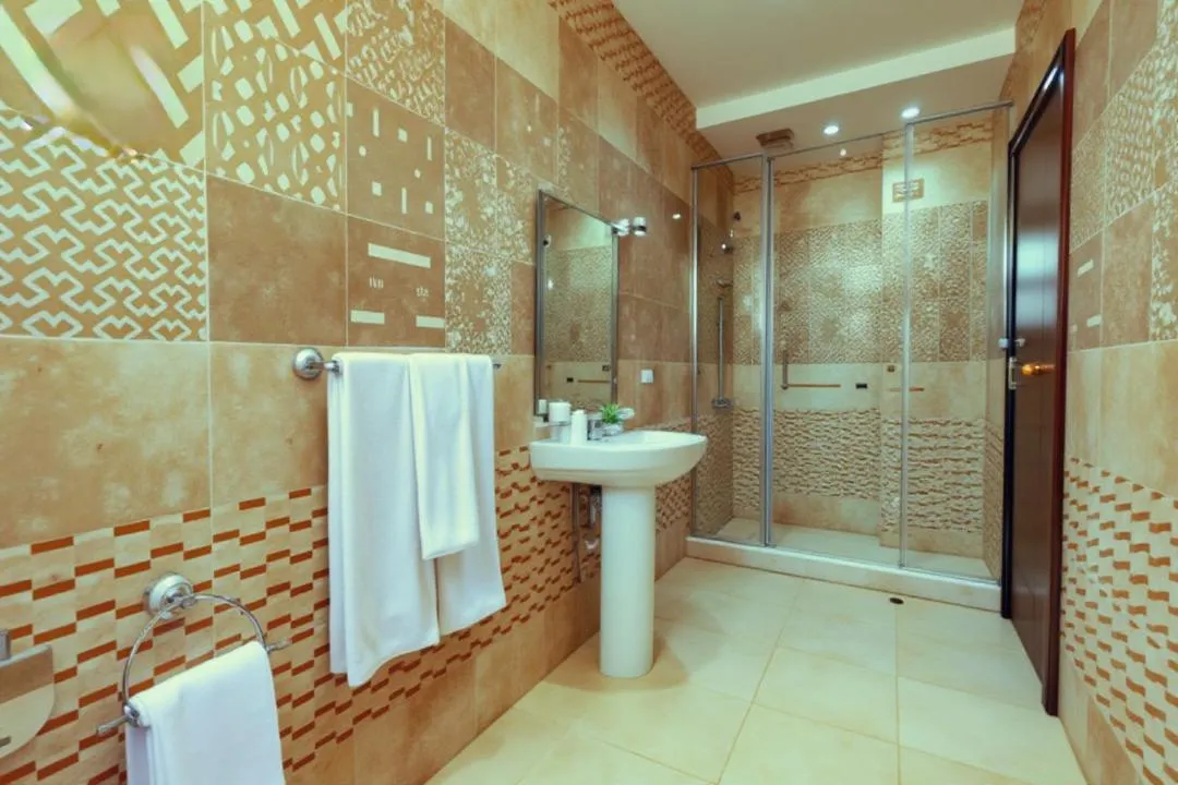 Shower in Pyramids Chillout Hotel