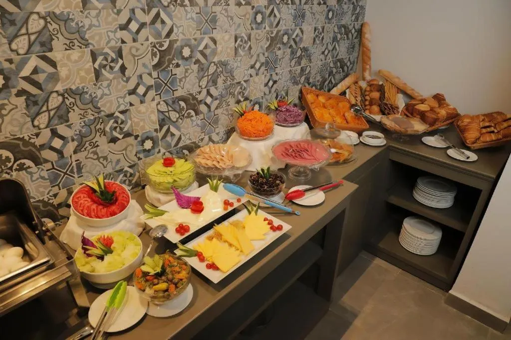 Food and drinks in Pyramids Chillout Hotel