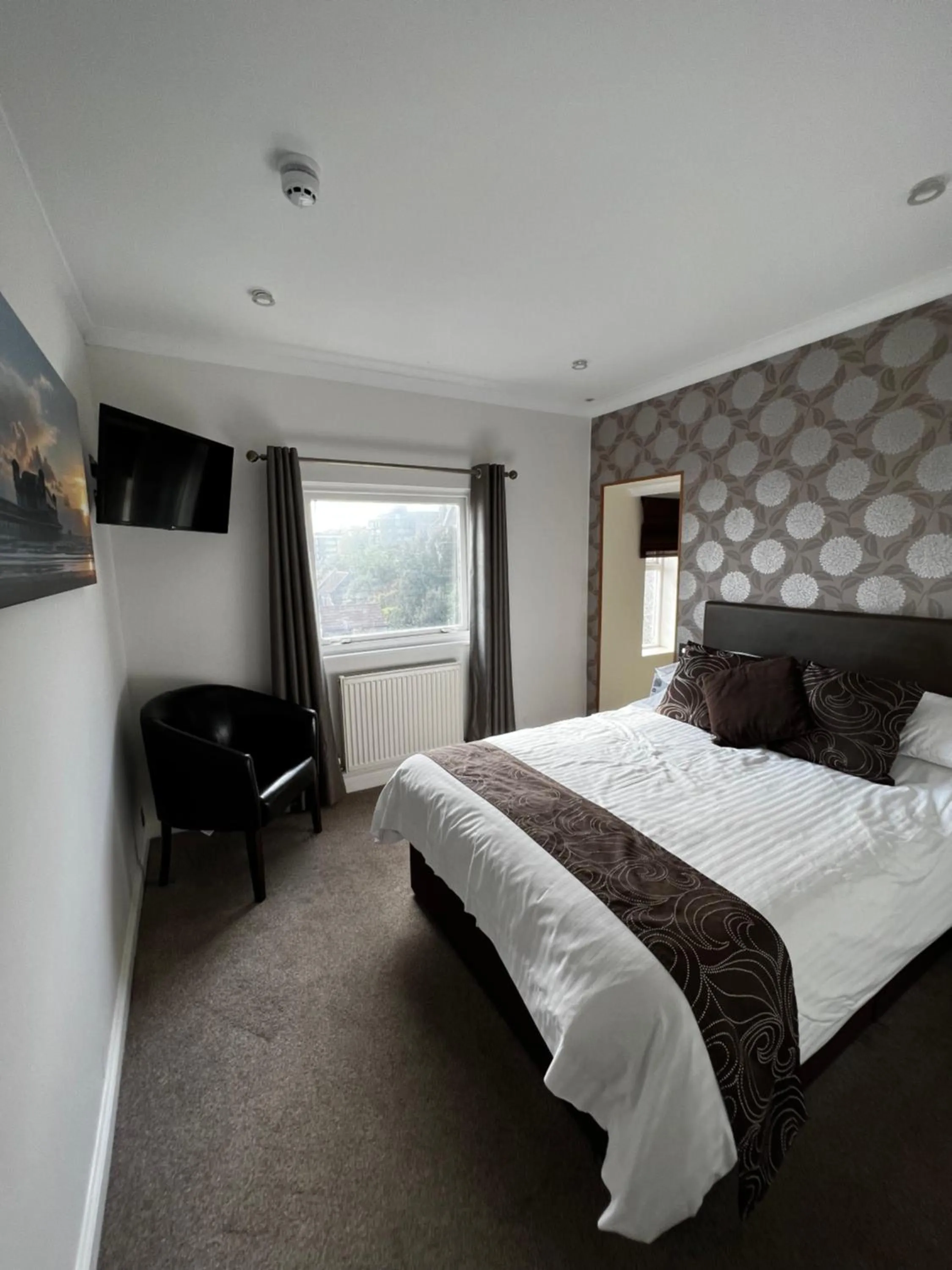 Bed in Queenswood Hotel