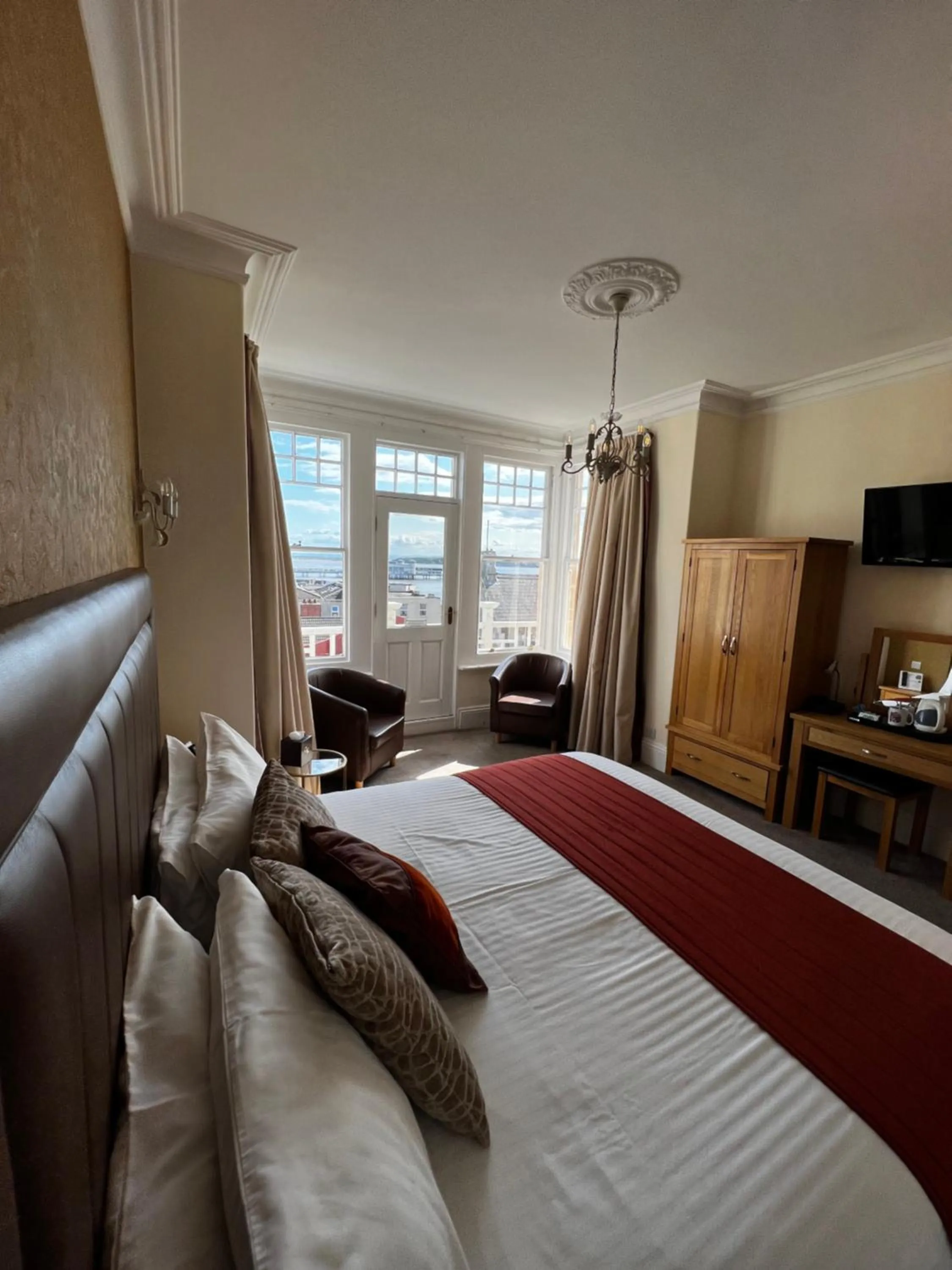 Bed in Queenswood Hotel