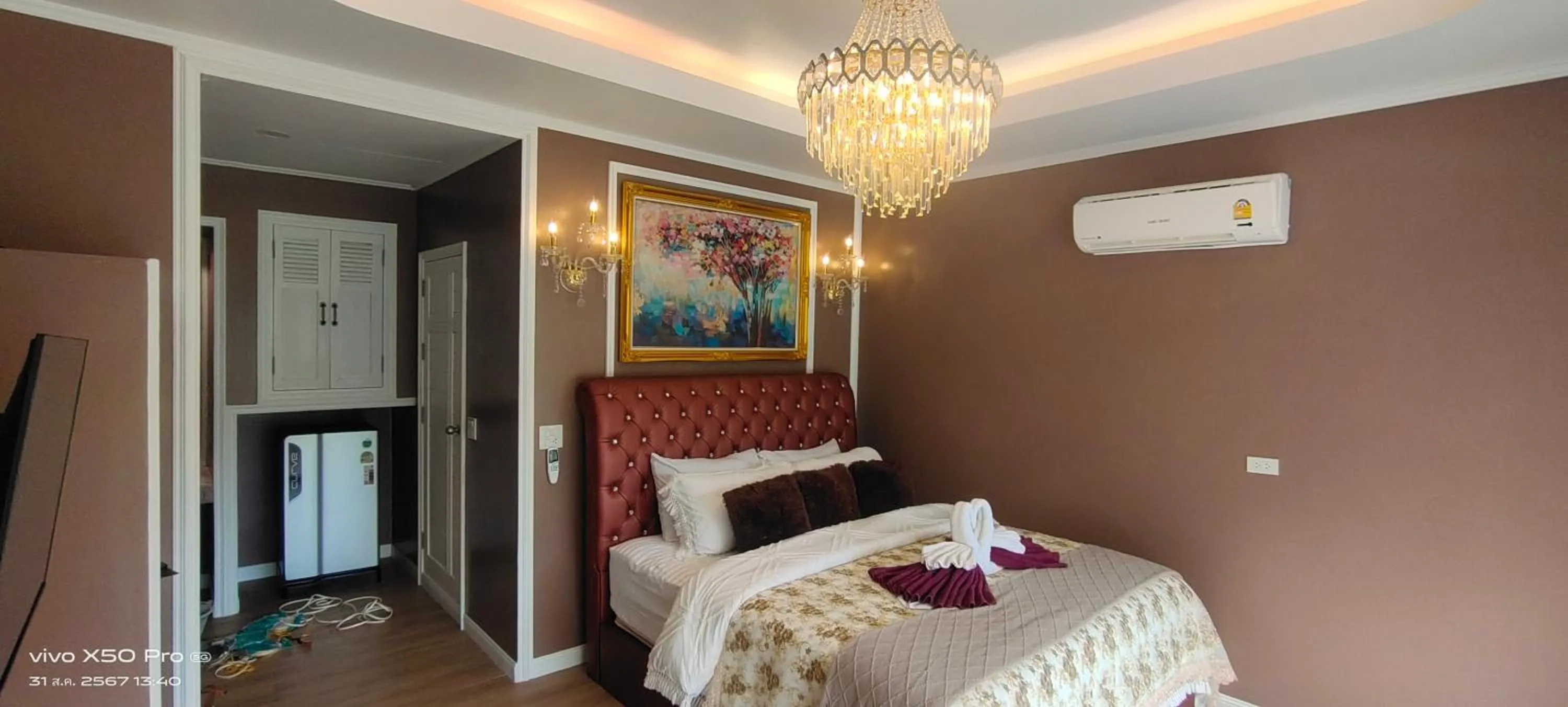 Photo of the whole room, Bed in Clear View Resort