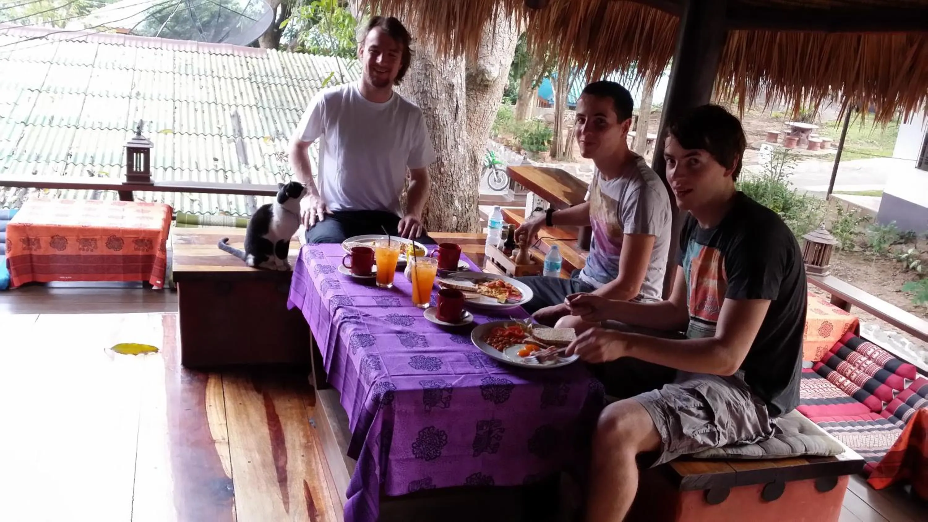 Restaurant/places to eat in Clear View Resort