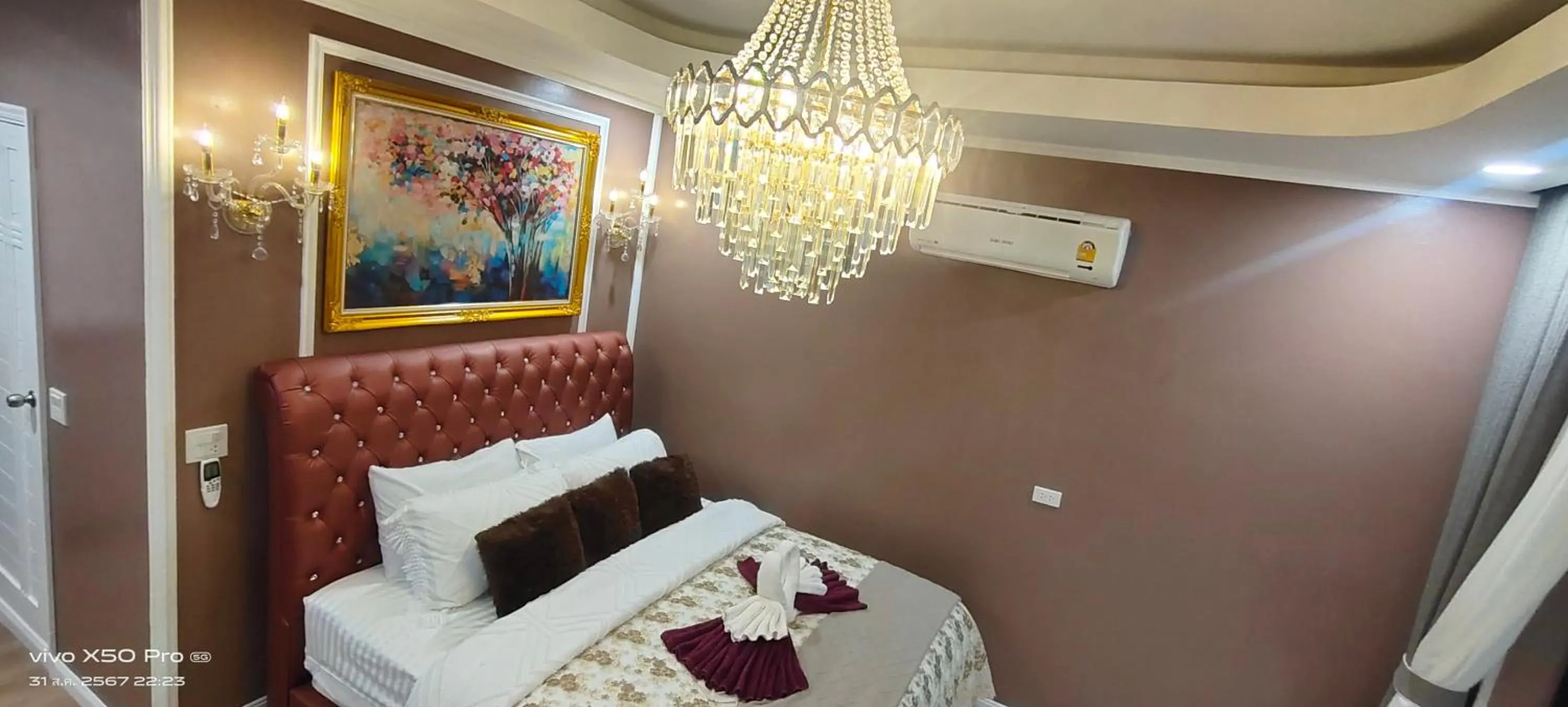 Photo of the whole room, Bed in Clear View Resort