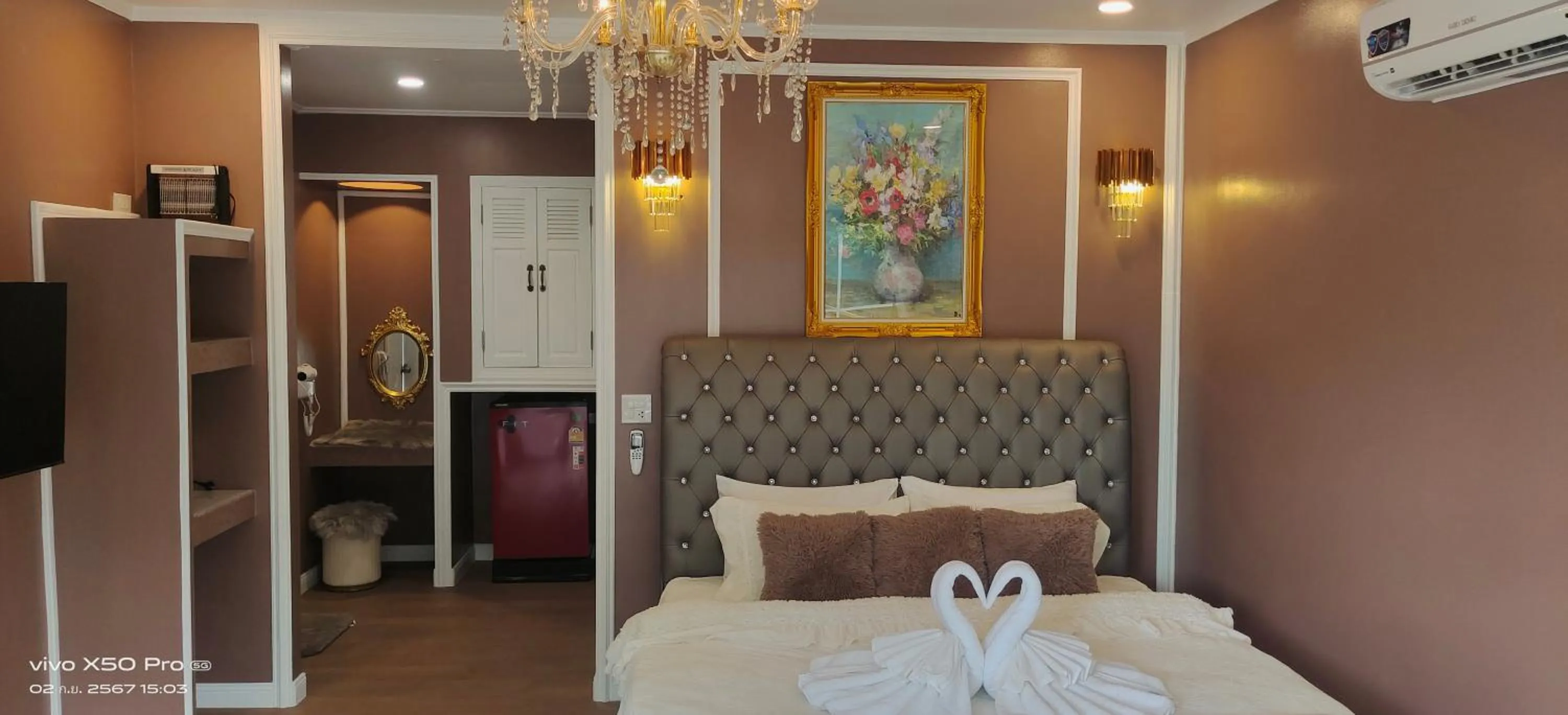 Photo of the whole room, Bed in Clear View Resort