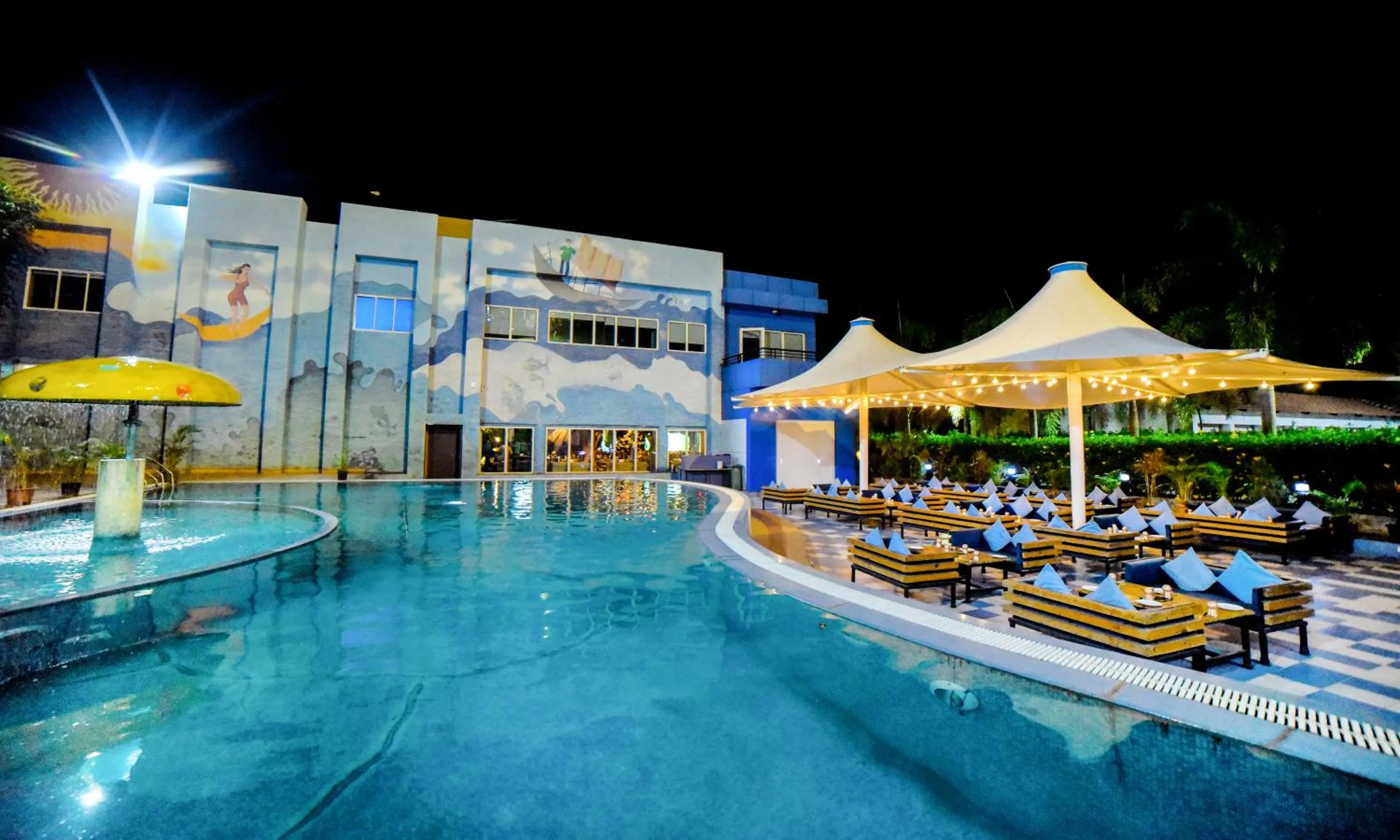 Restaurant/places to eat in Carnival Resort