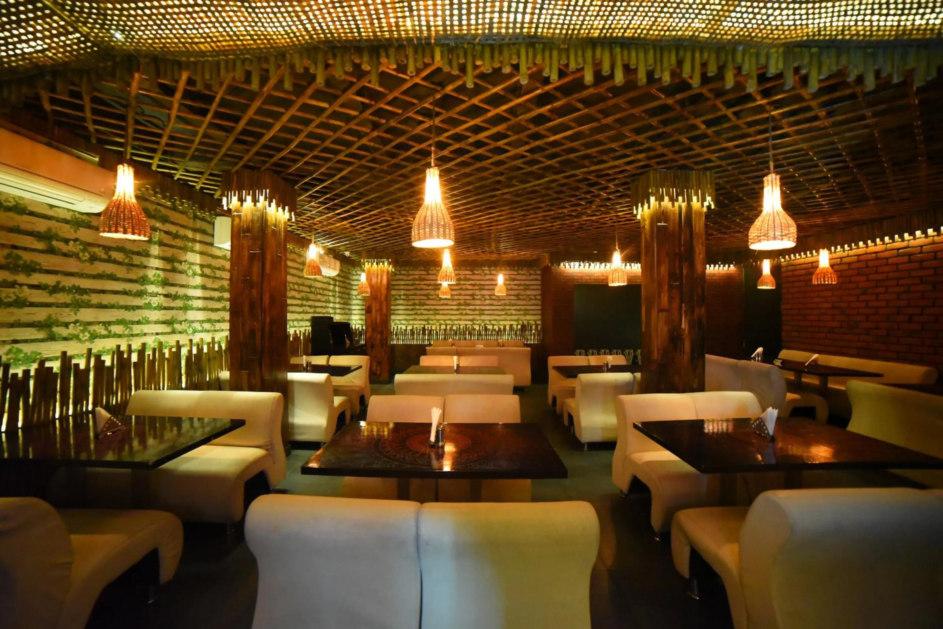 Restaurant/places to eat in Carnival Resort