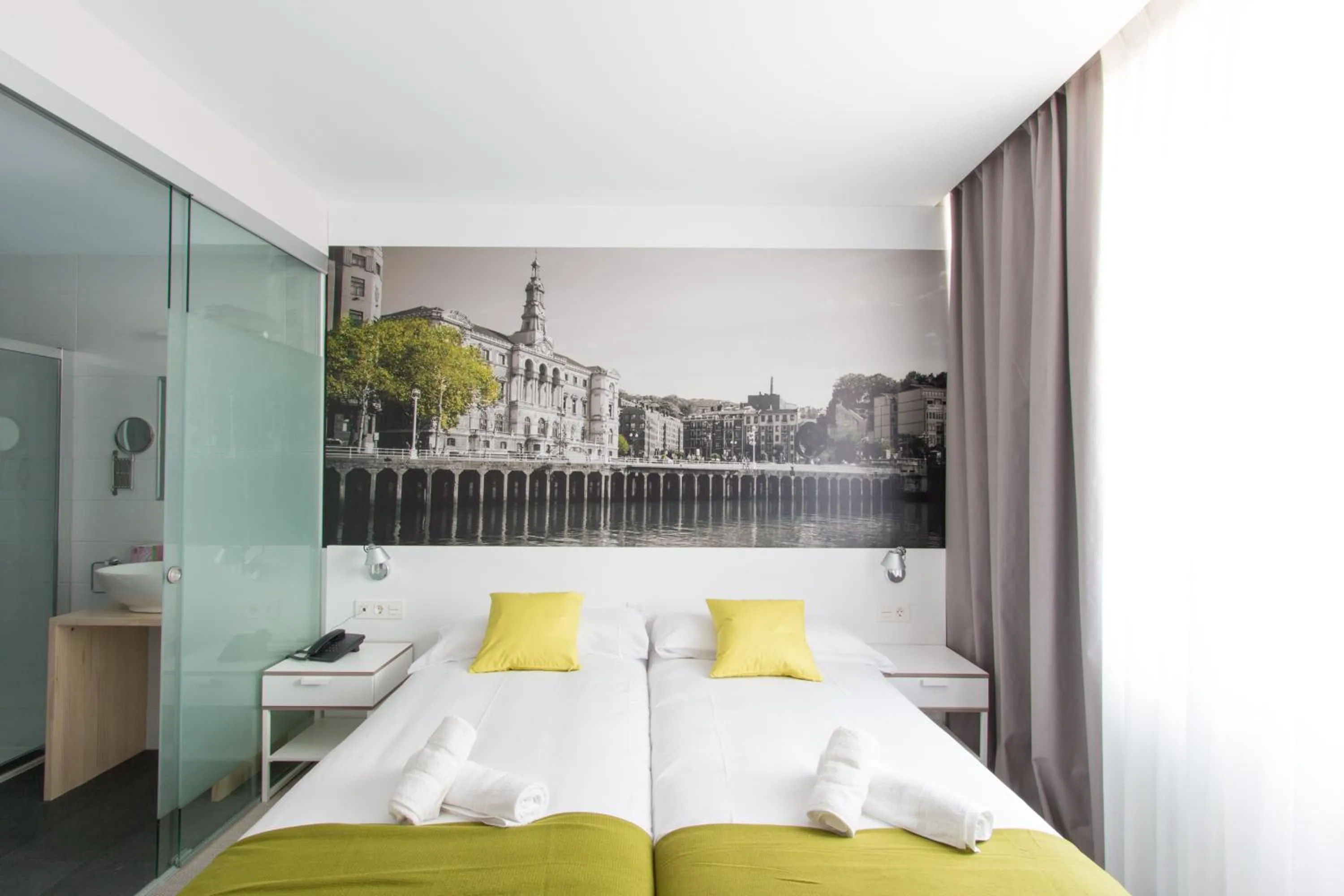 Bed in Bilbao City Rooms