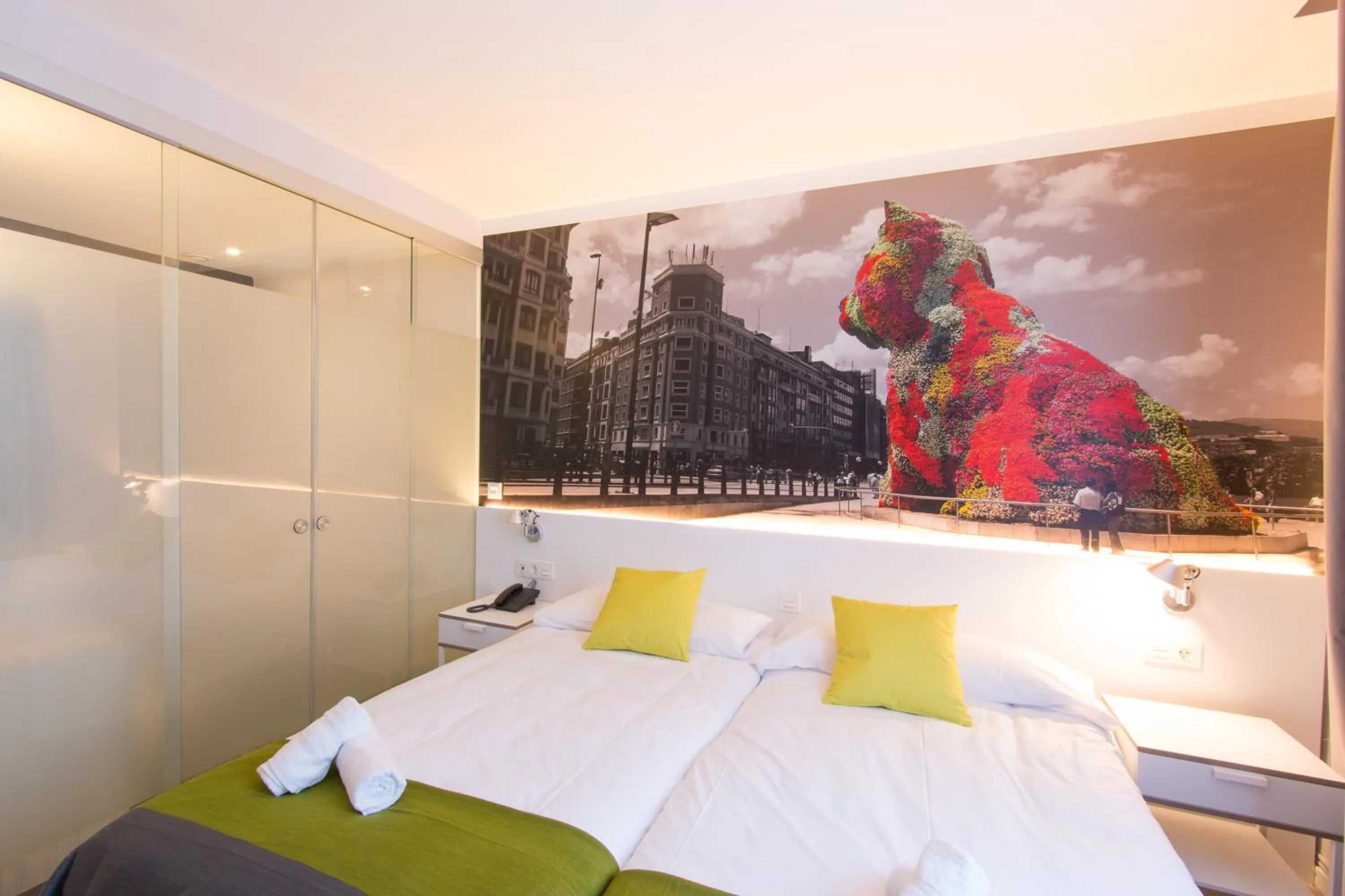 Bedroom, Bed in Bilbao City Rooms