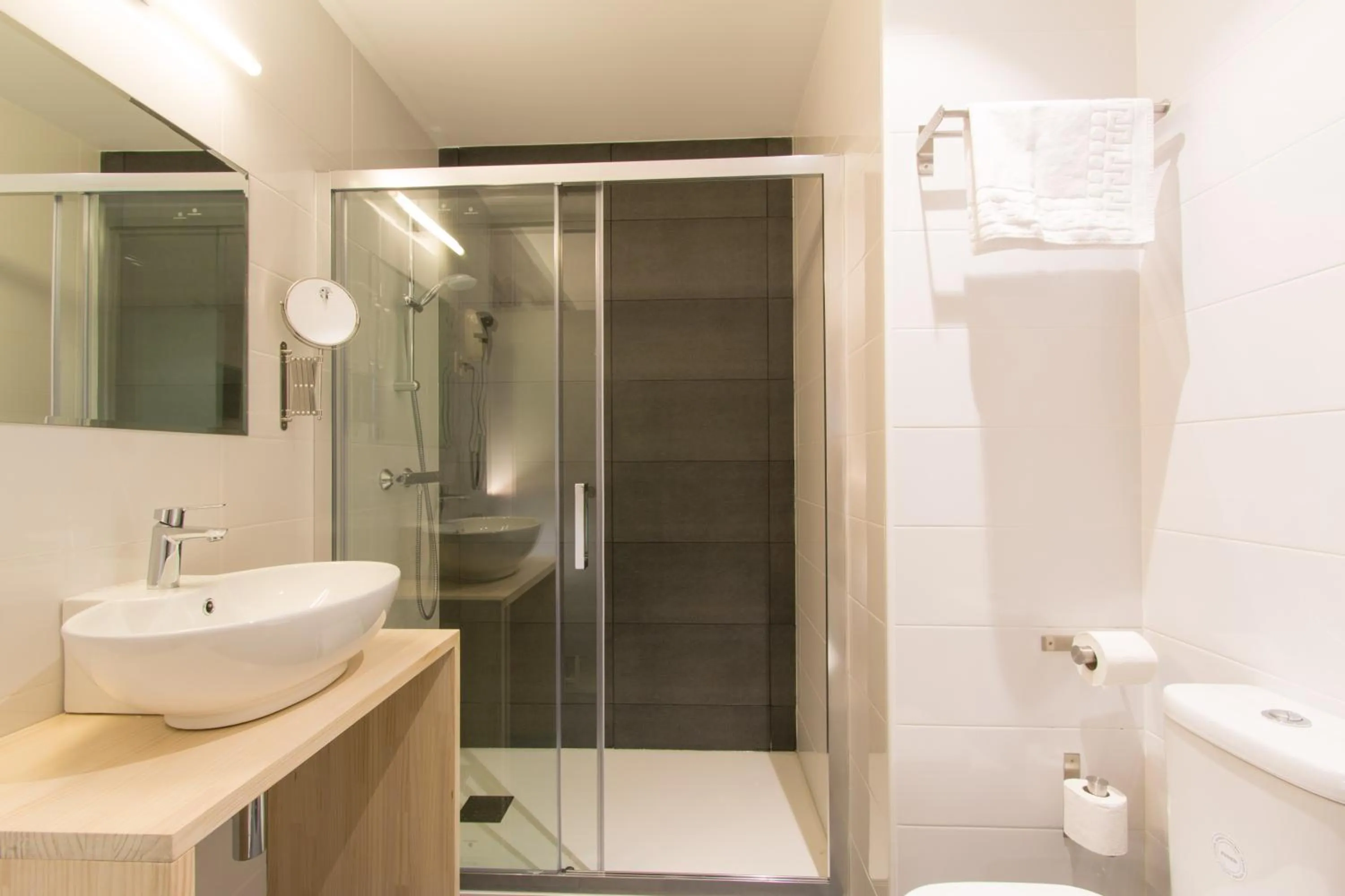 Bathroom in Bilbao City Rooms