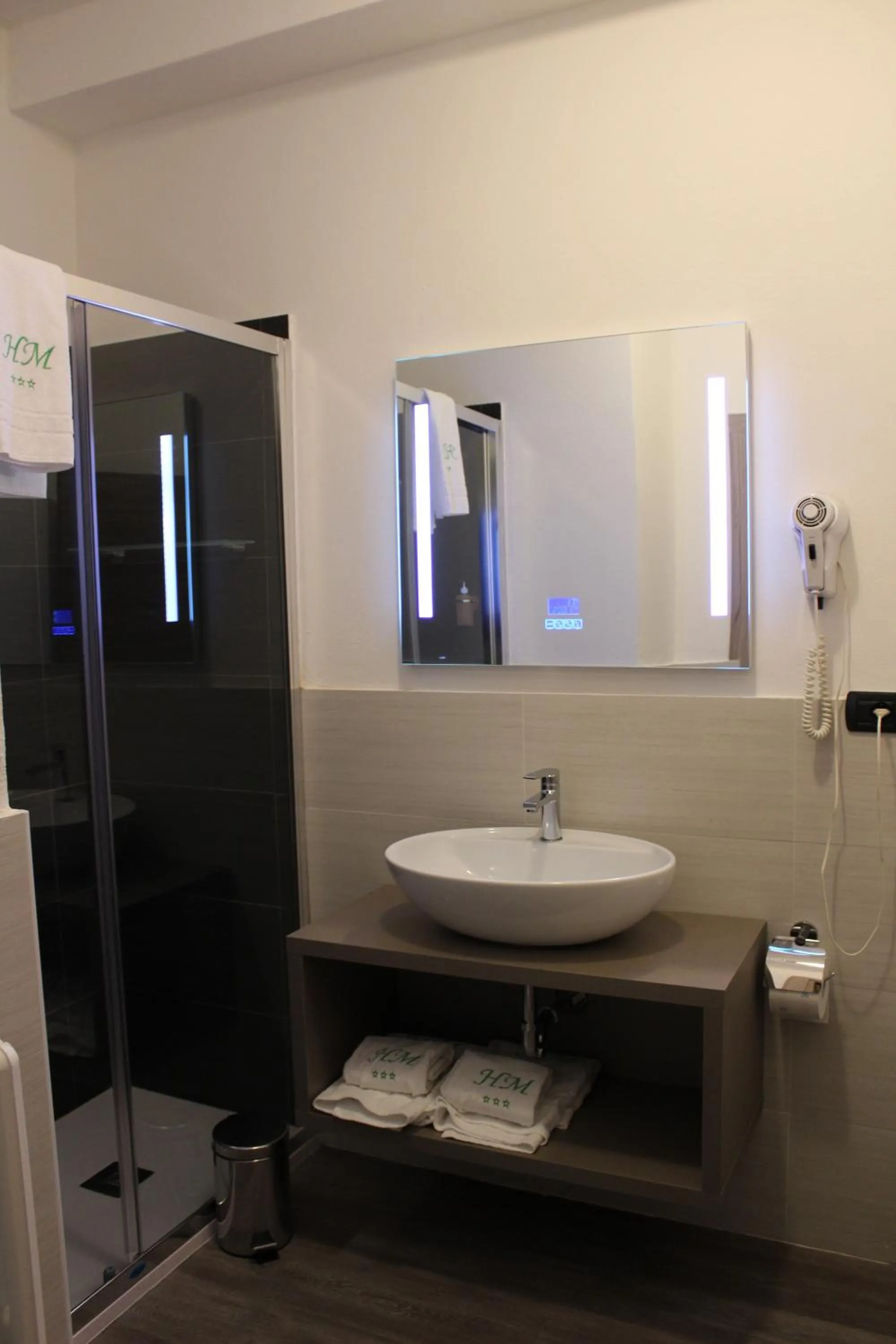 Bathroom in Albergo Ristorante Miramonti Toano