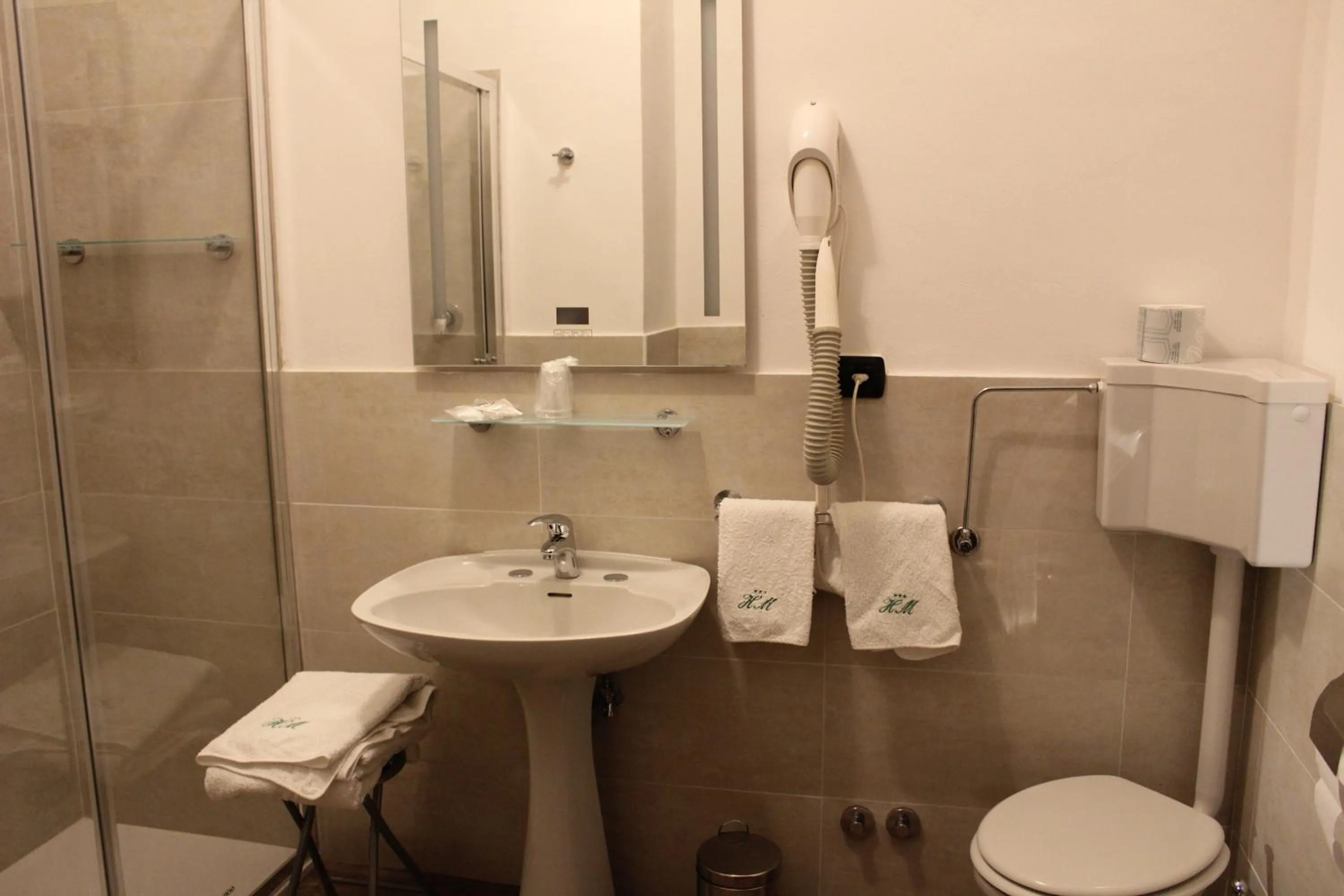 Bathroom in Albergo Ristorante Miramonti Toano