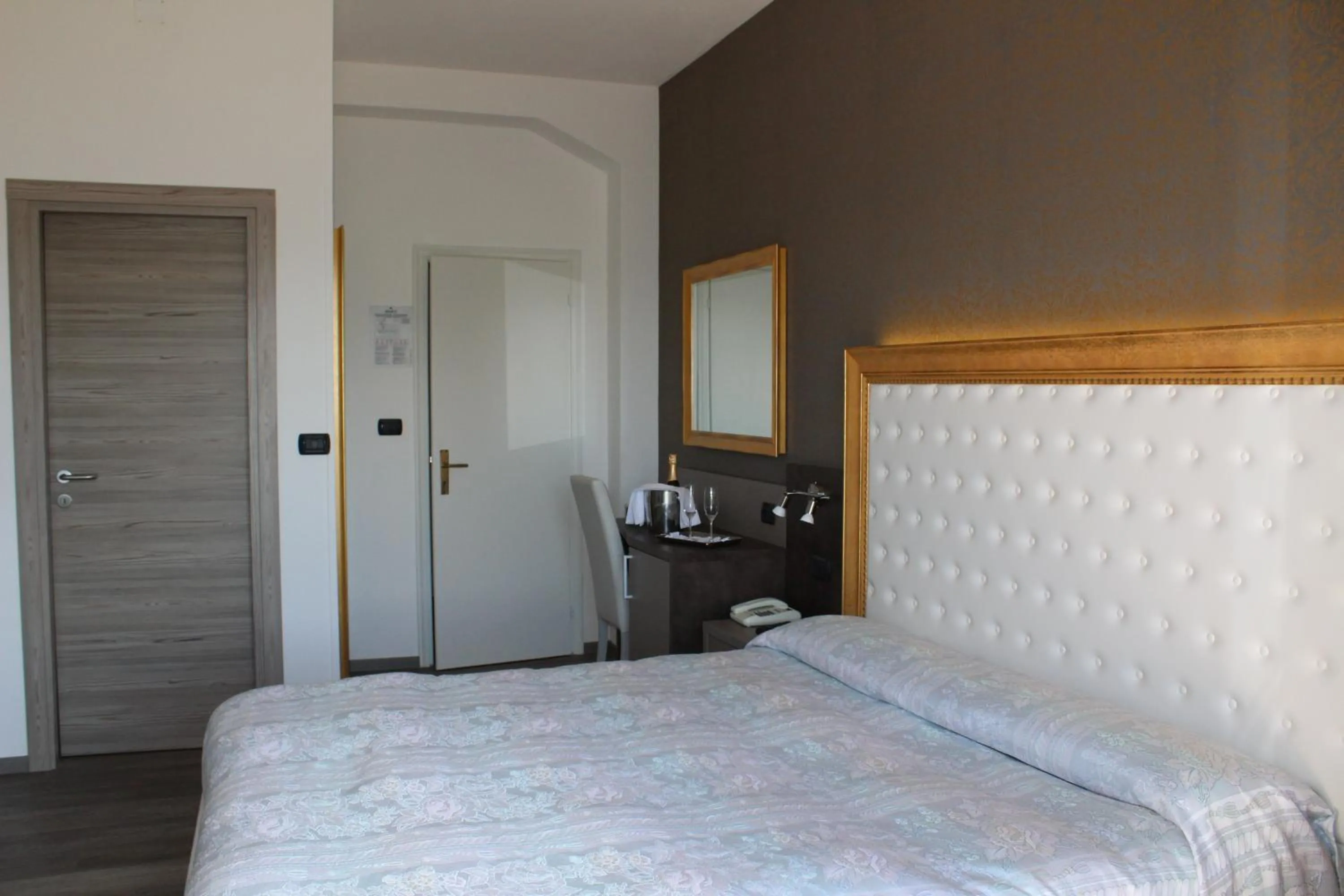 Balcony/Terrace, Bed in Albergo Ristorante Miramonti Toano