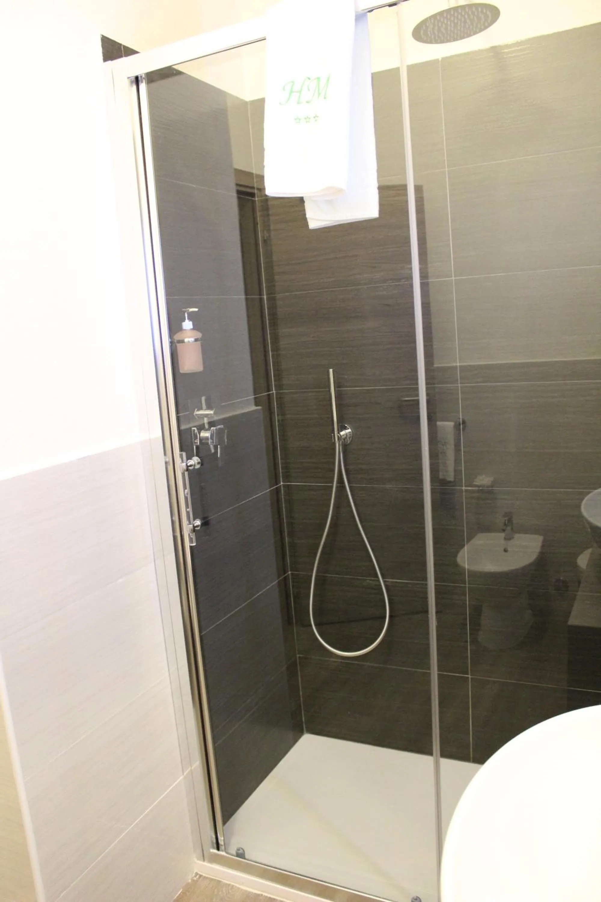 Bathroom in Albergo Ristorante Miramonti Toano