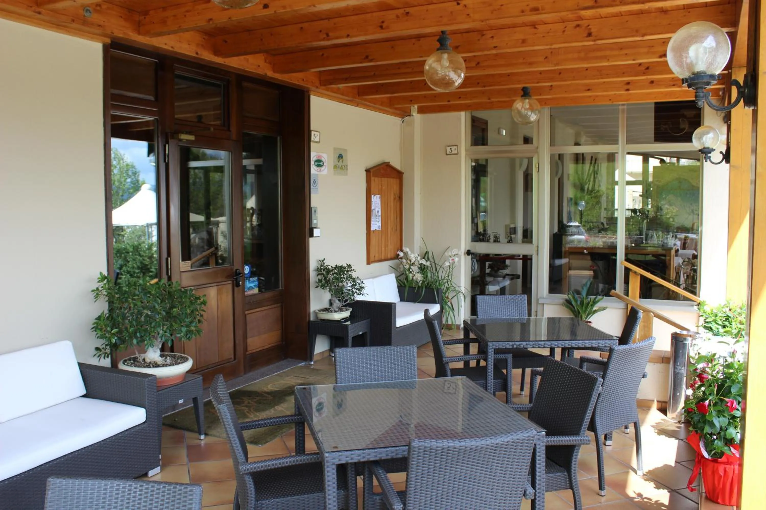 Patio in Albergo Ristorante Miramonti Toano