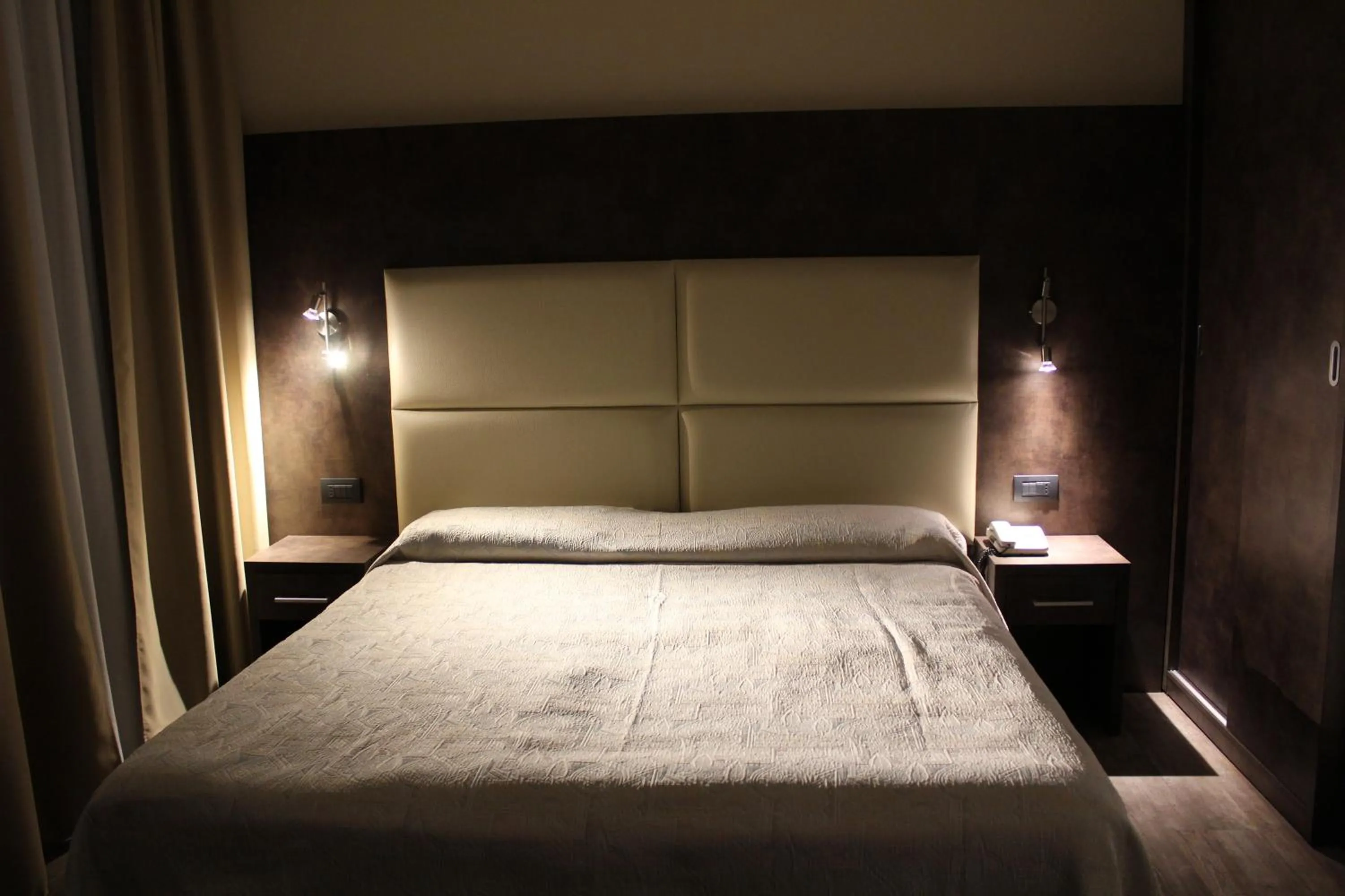 Bathroom, Bed in Albergo Ristorante Miramonti Toano