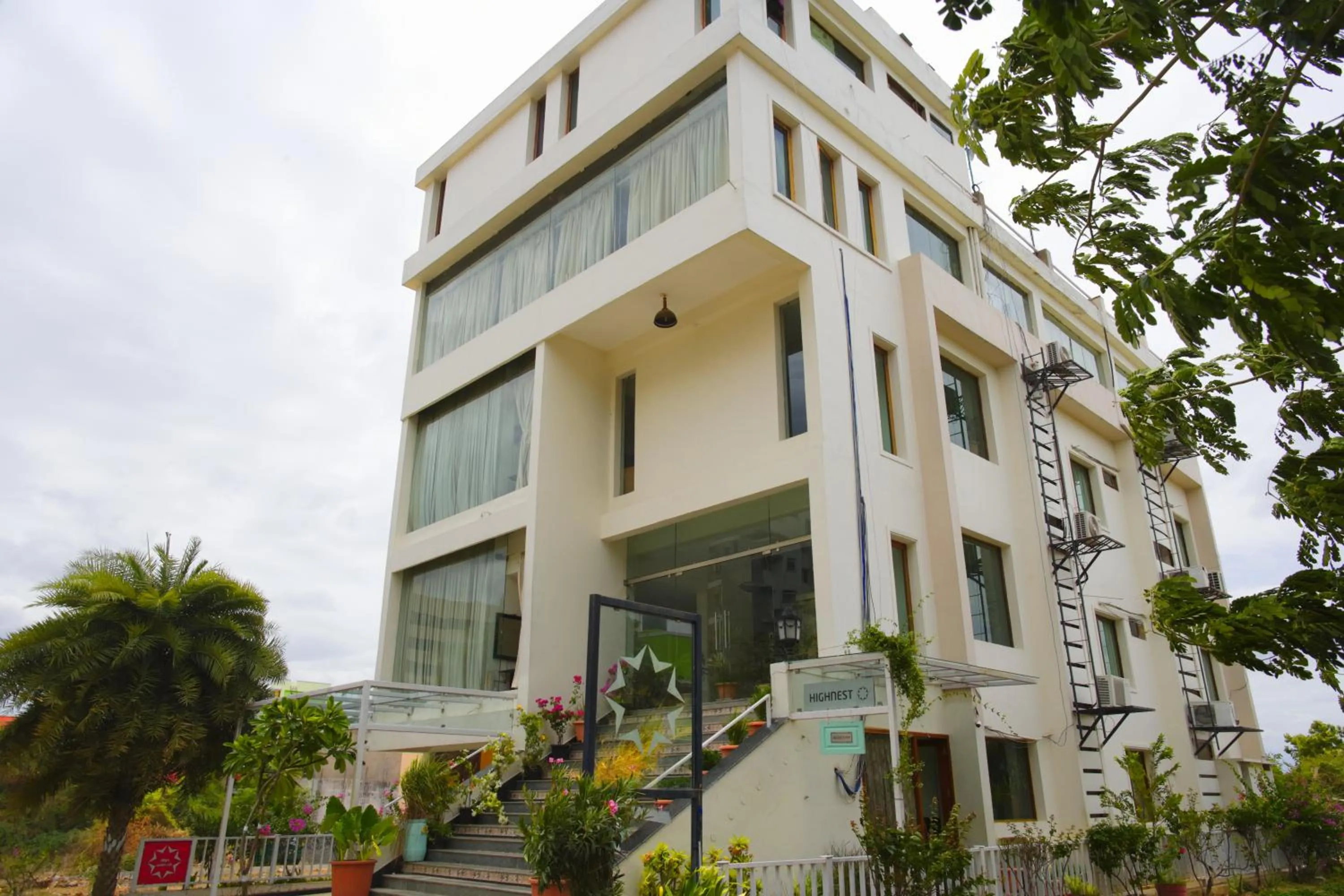 Facade/entrance in Hotel Highnest