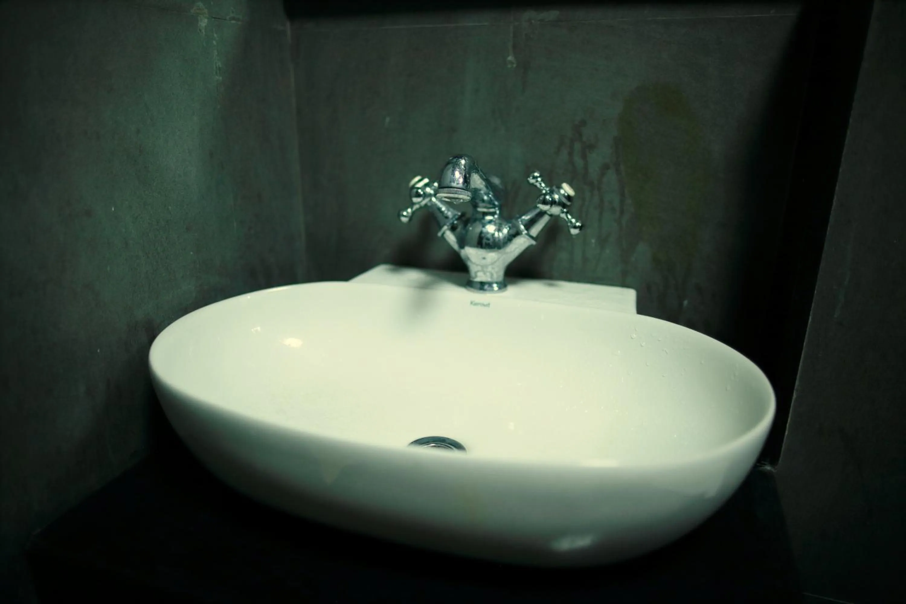 Shower in Hotel Highnest