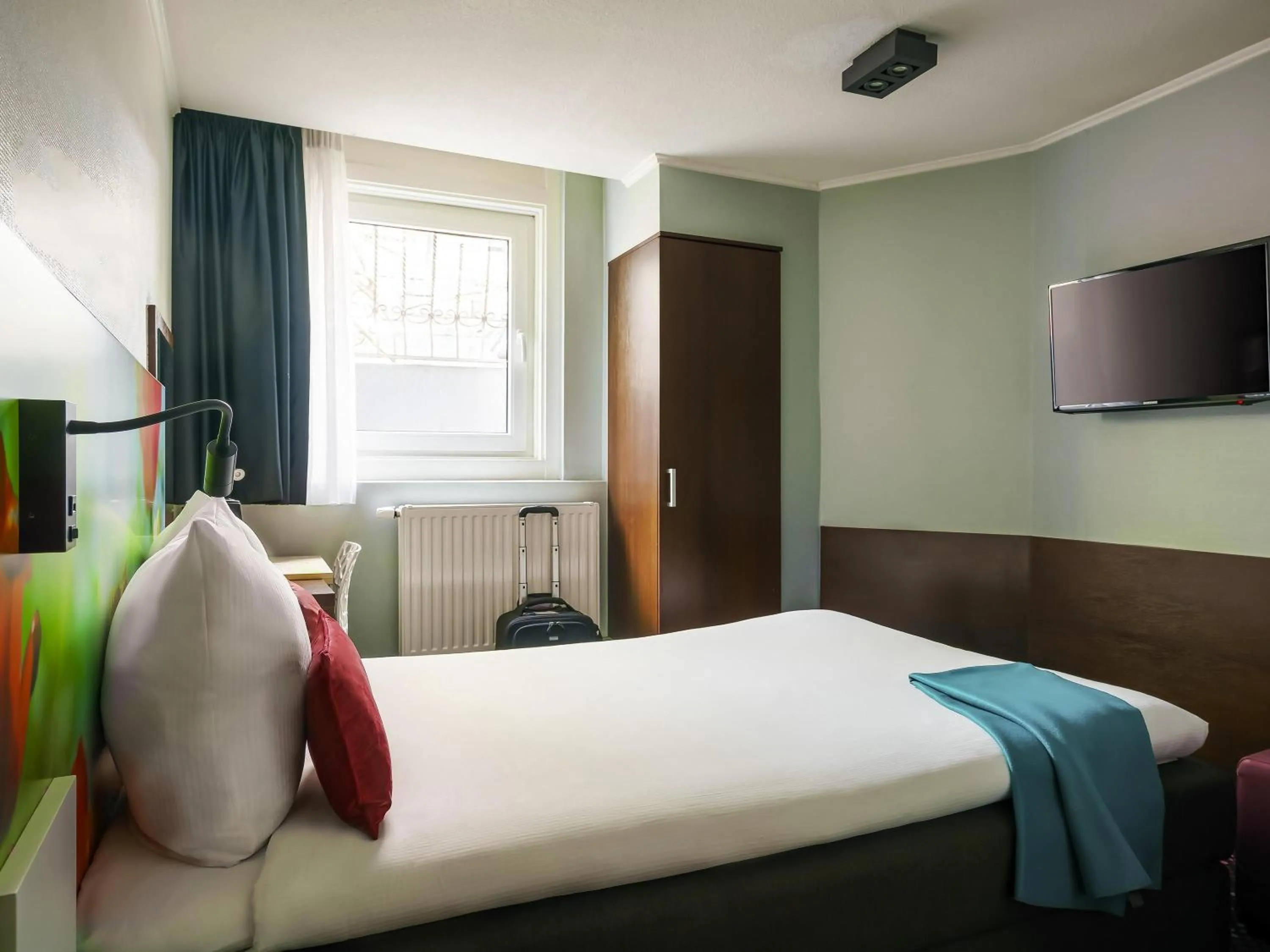 Bedroom, Bed in ibis Styles Amsterdam City