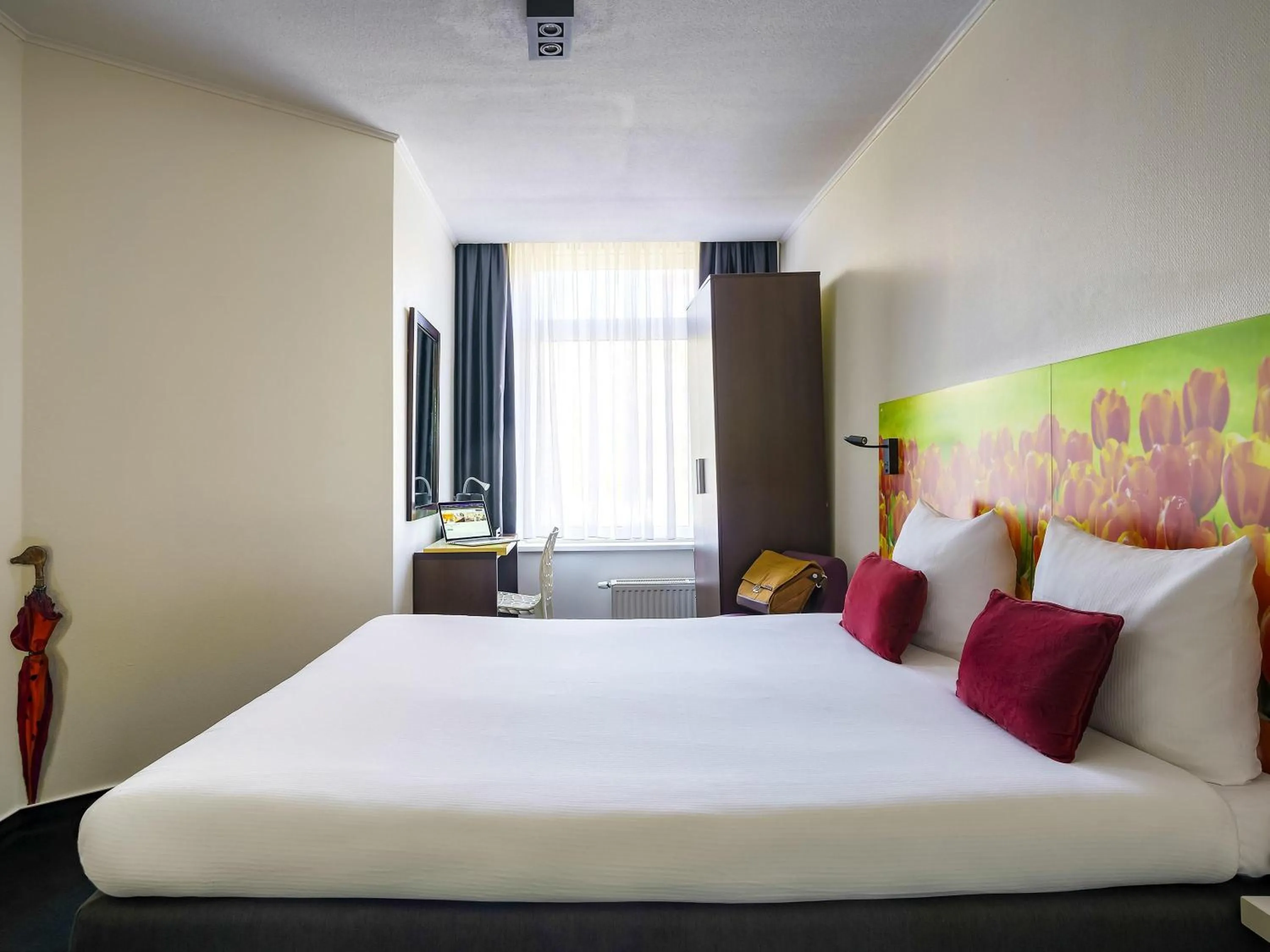 Bedroom, Bed in ibis Styles Amsterdam City