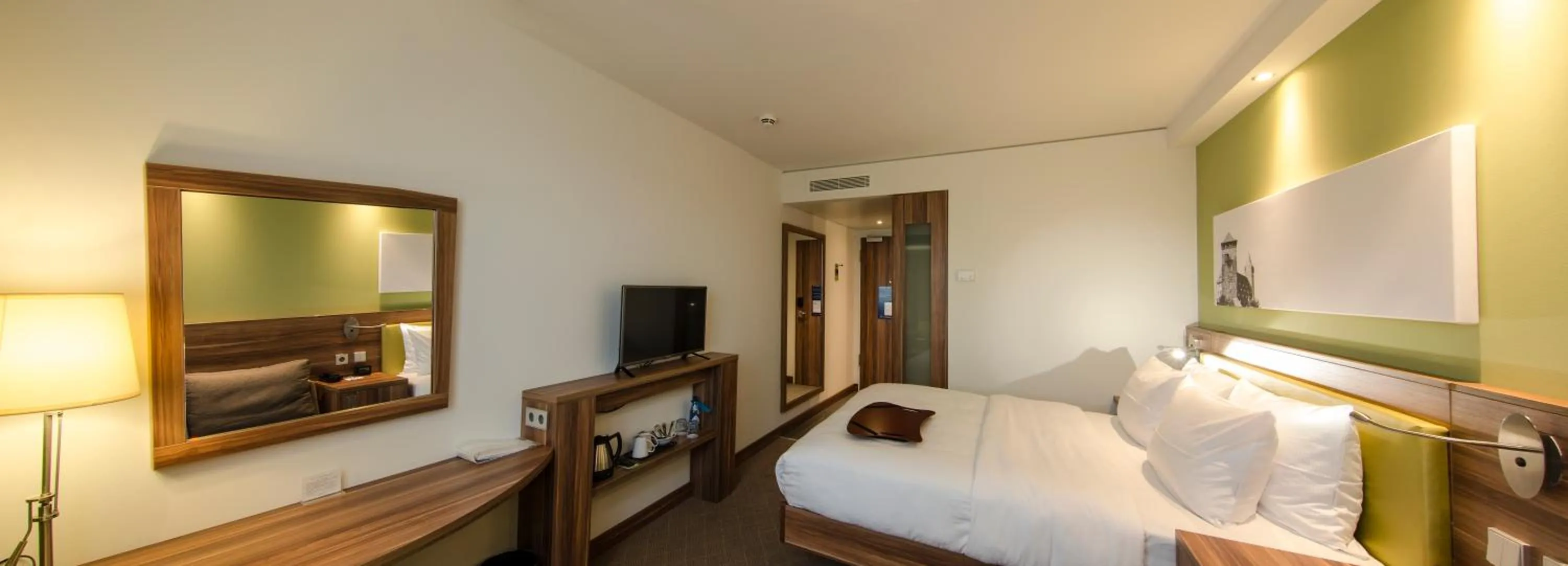 Photo of the whole room, Bed in Hampton by Hilton Nürnberg City Center