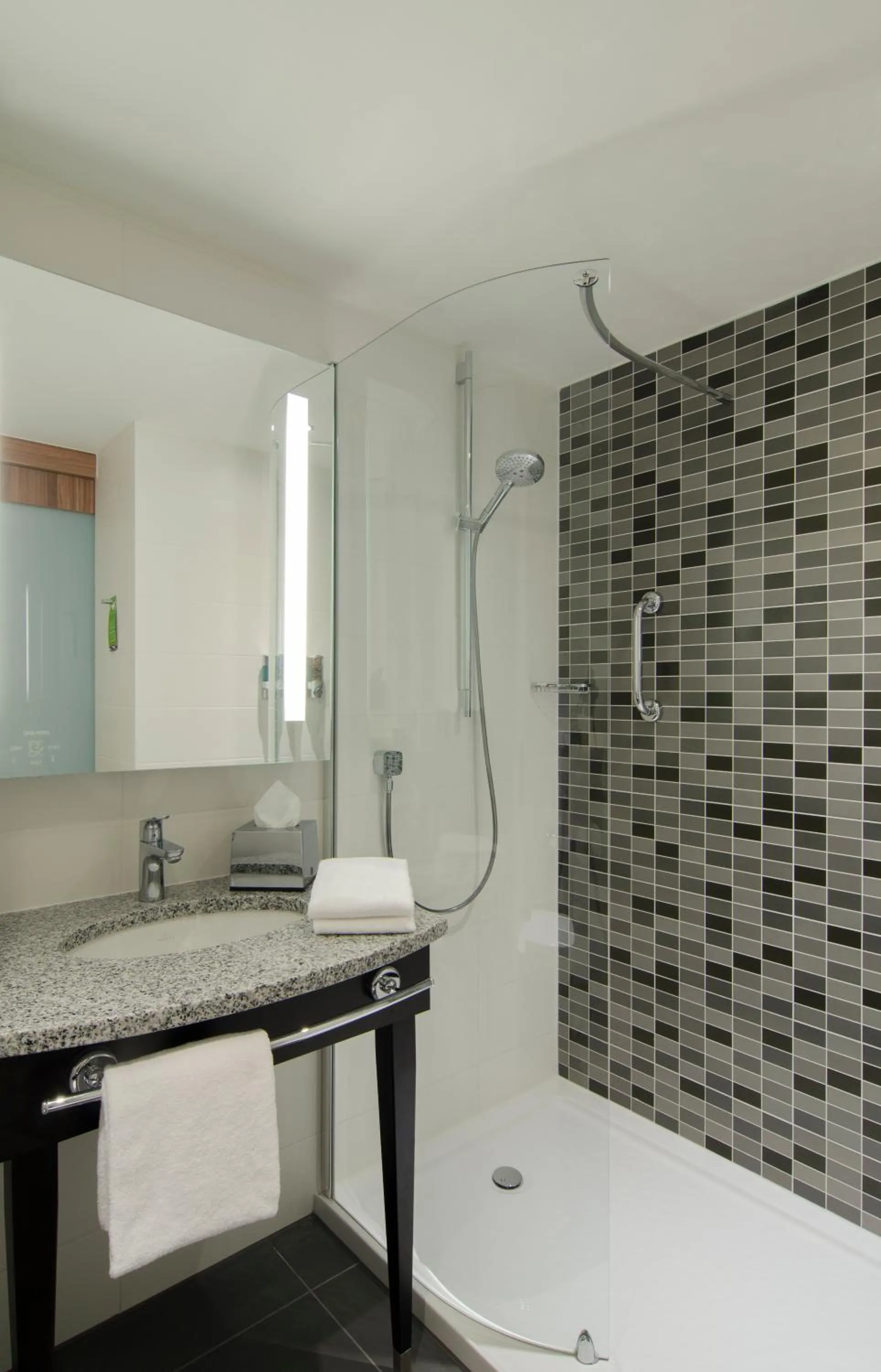 Bathroom in Hampton by Hilton Nürnberg City Center