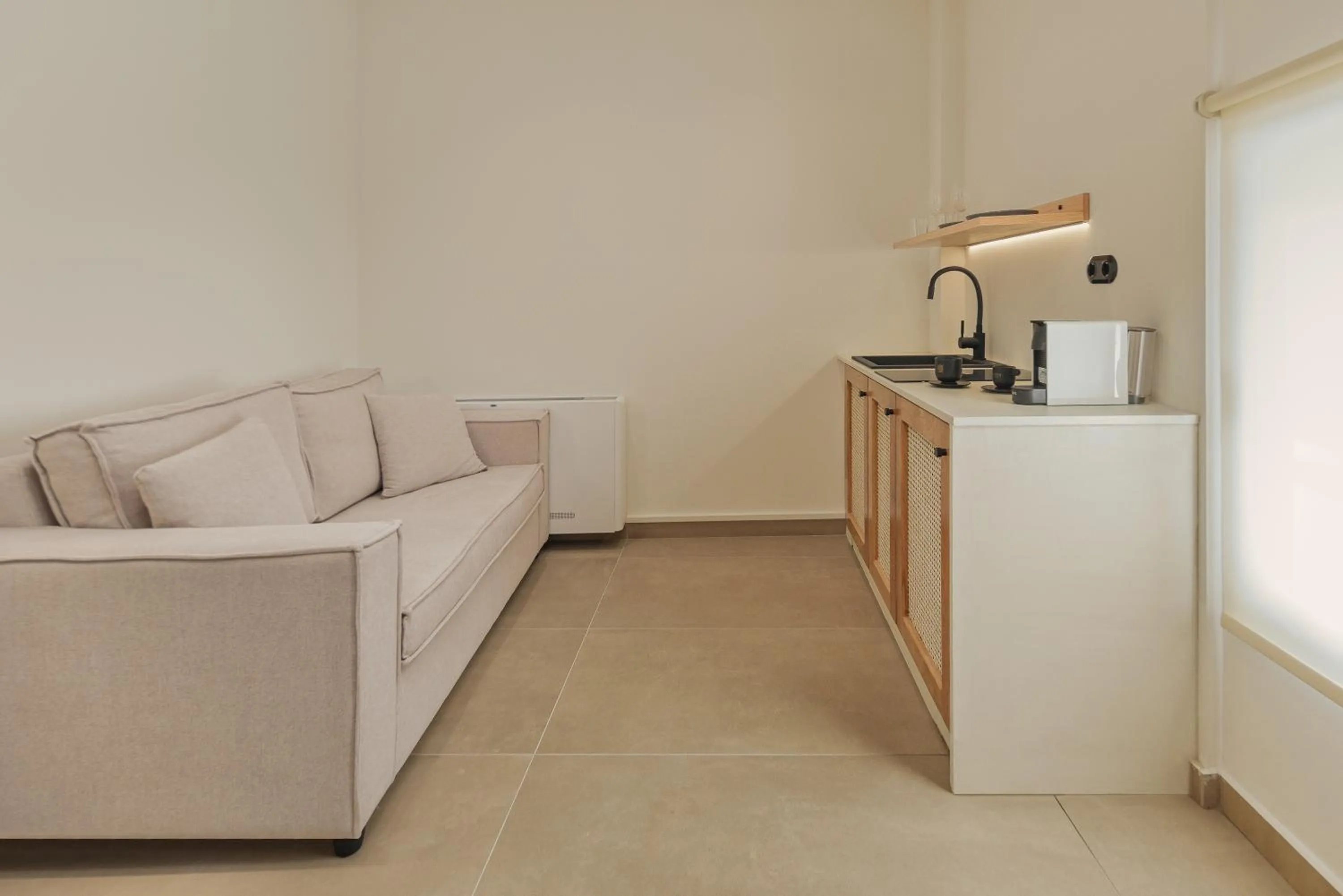 Coffee/tea facilities in 12 PYLES Living History