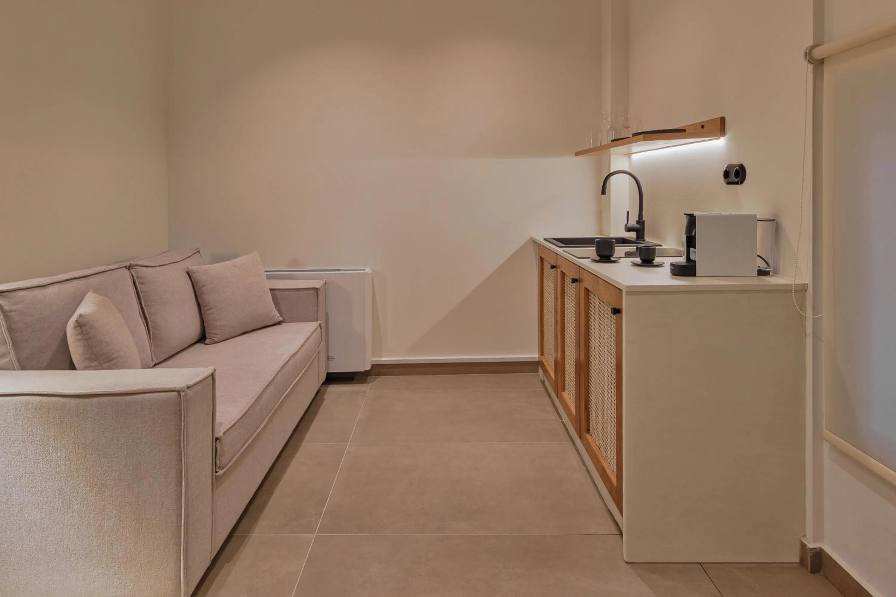 Coffee/tea facilities in 12 PYLES Living History