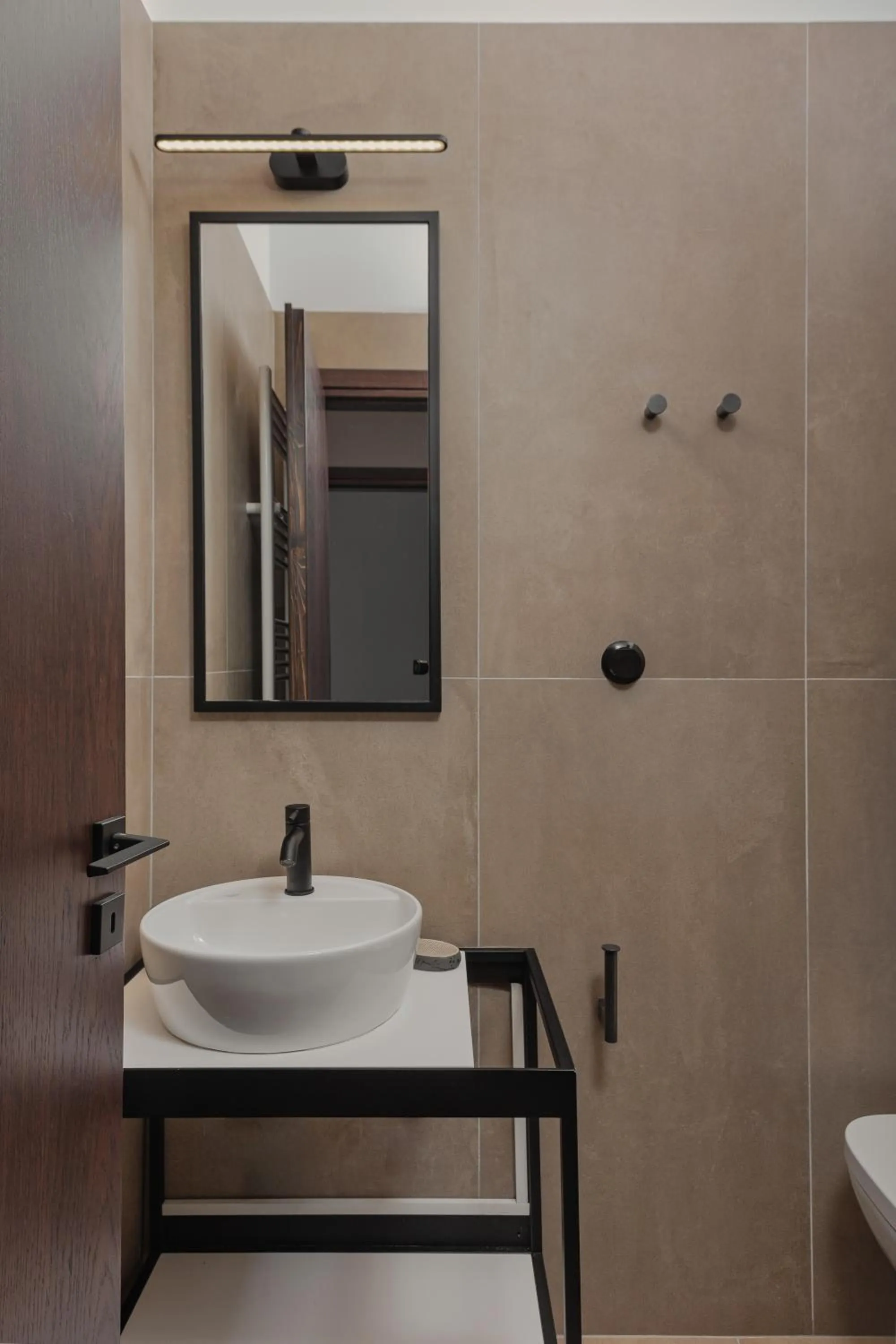 Toilet in 12 PYLES Living History