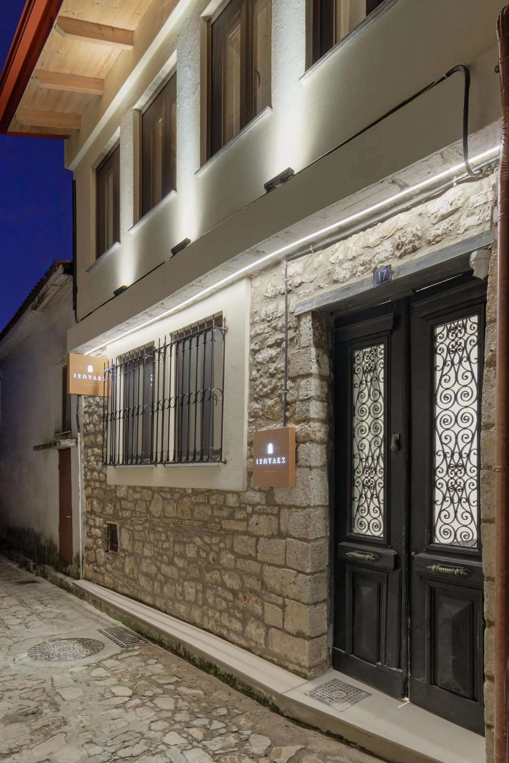 Property building in 12 PYLES Living History