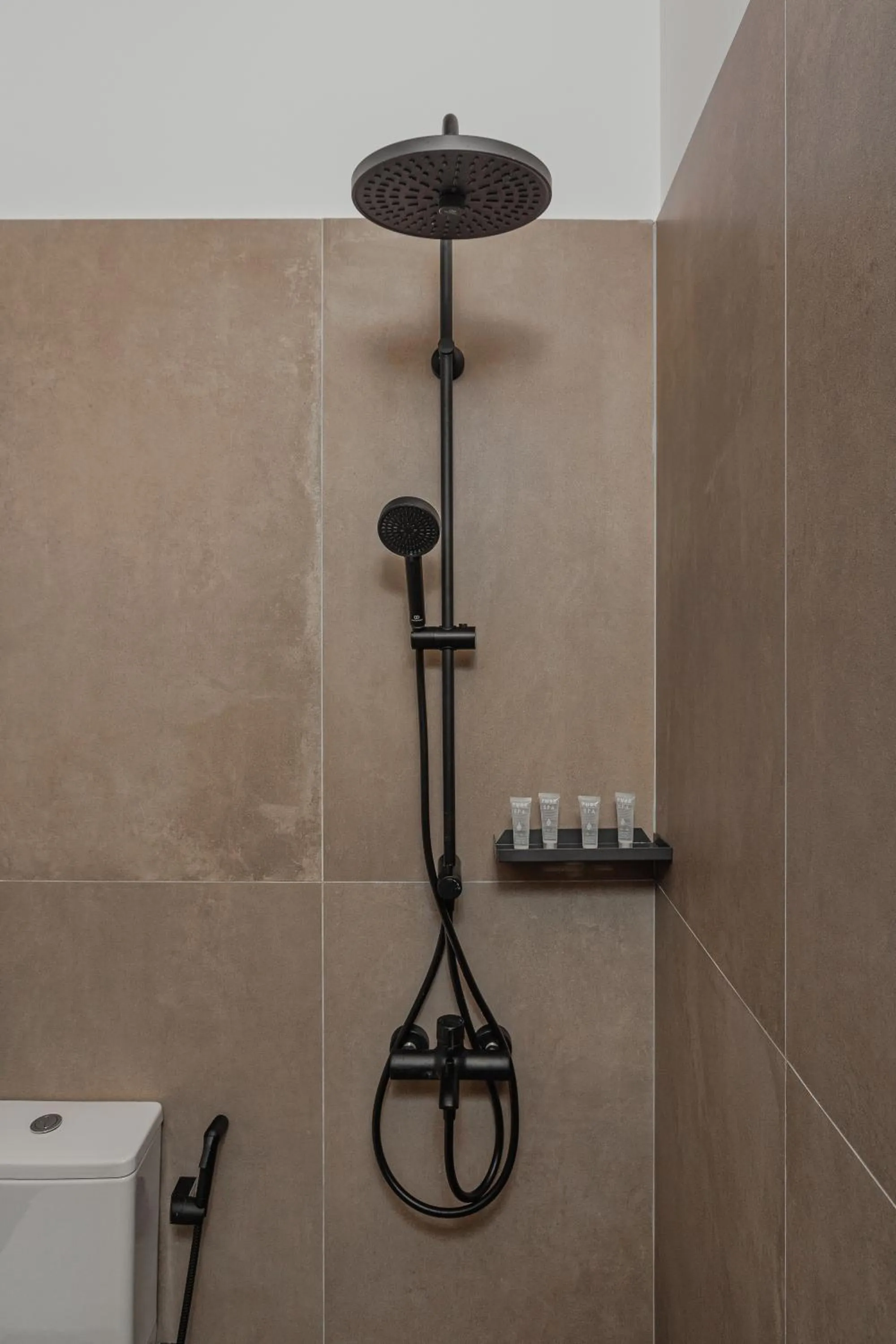 Shower in 12 PYLES Living History