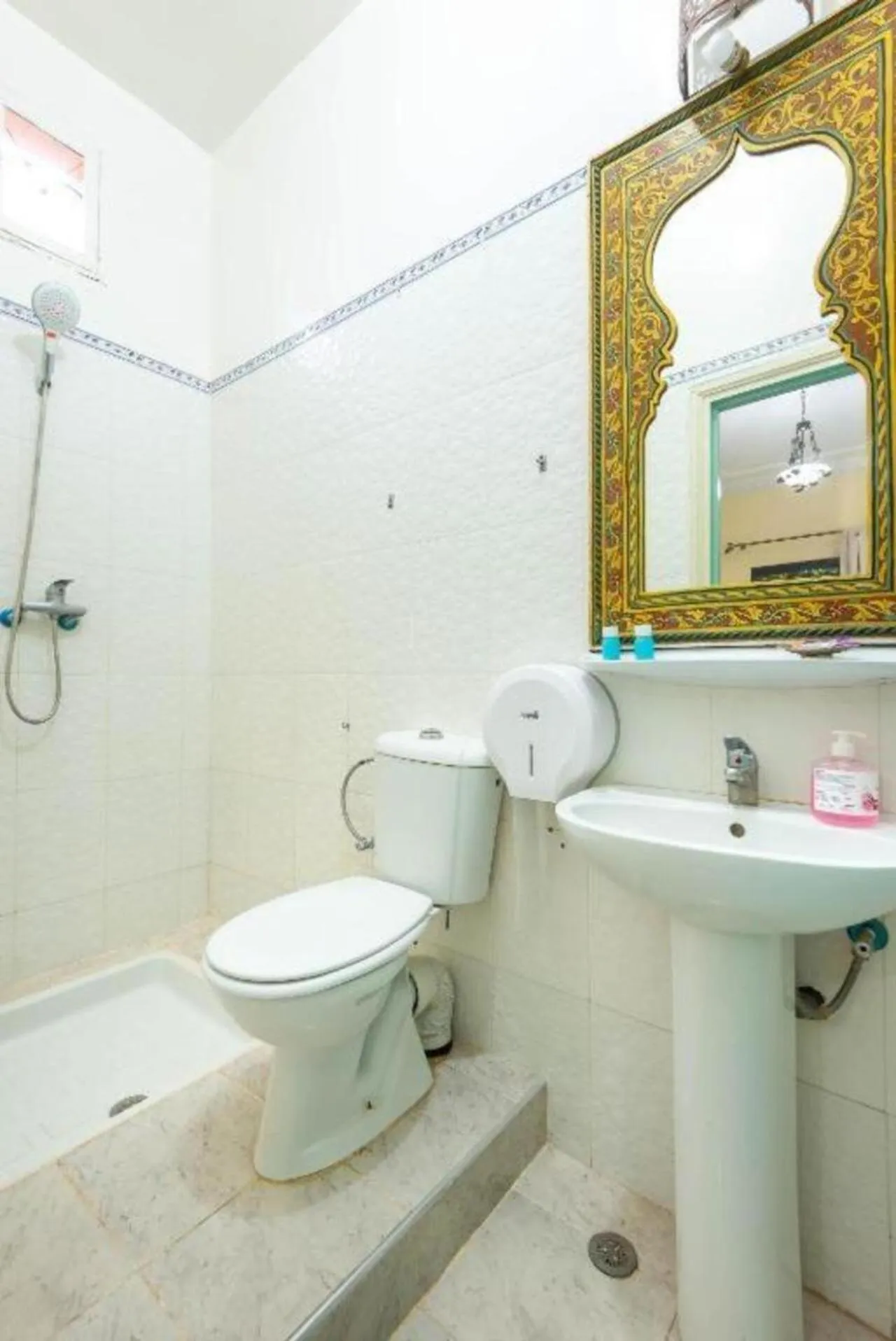 Shower in Riad Qodwa