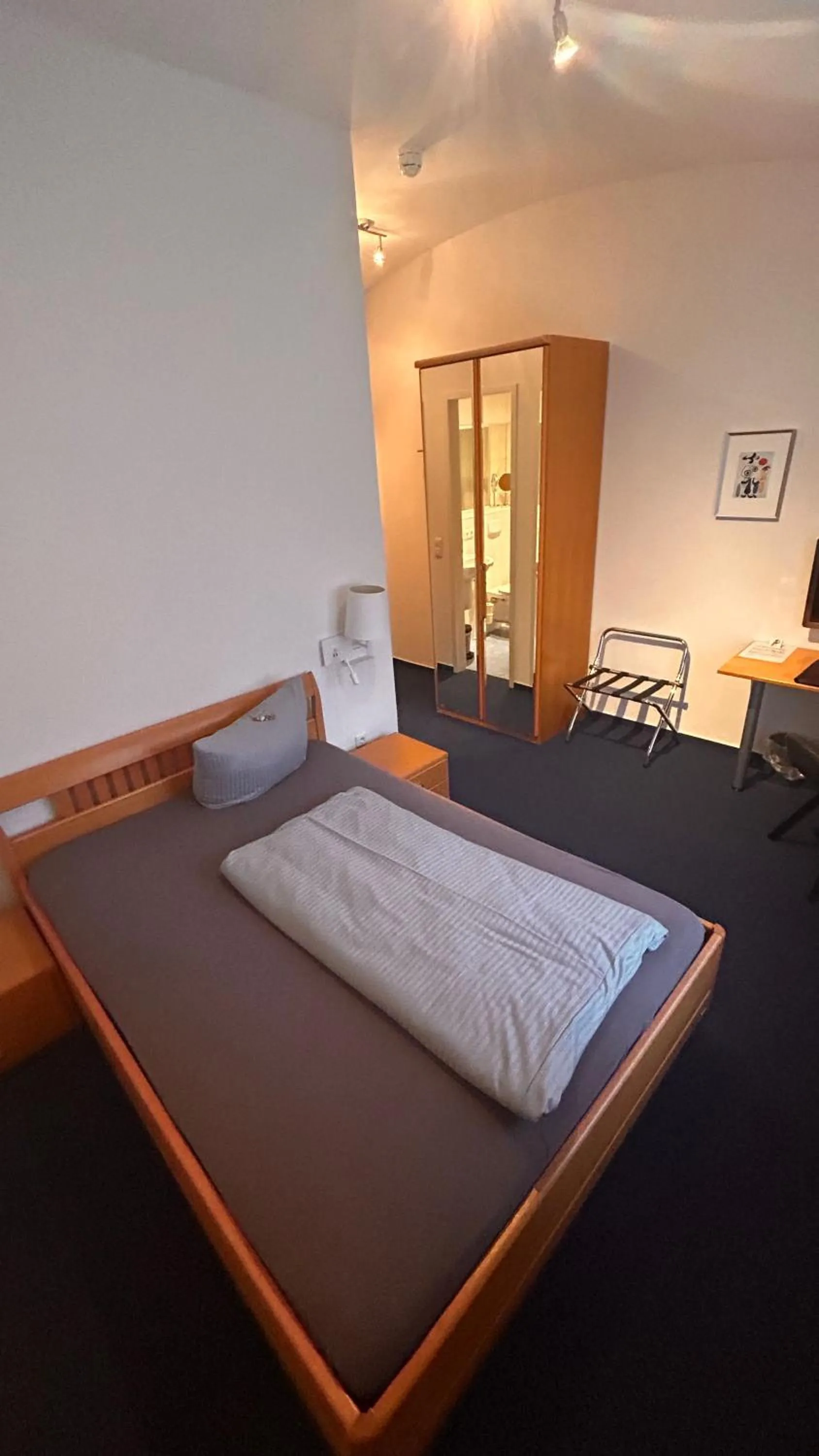 Photo of the whole room, Bed in Hotel Gästehaus Linden