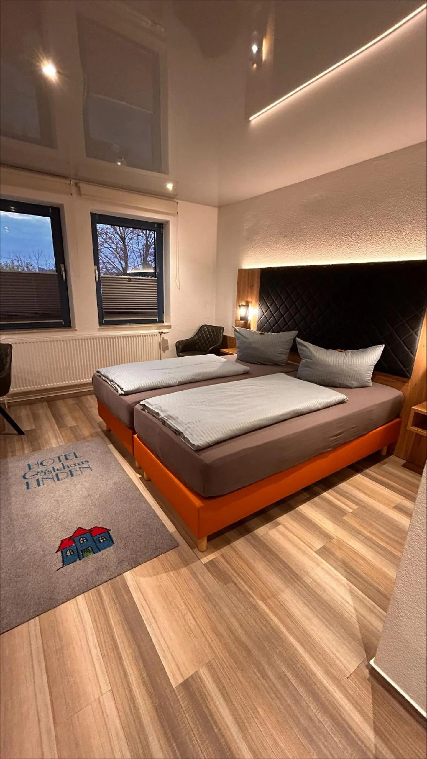 Photo of the whole room, Bed in Hotel Gästehaus Linden