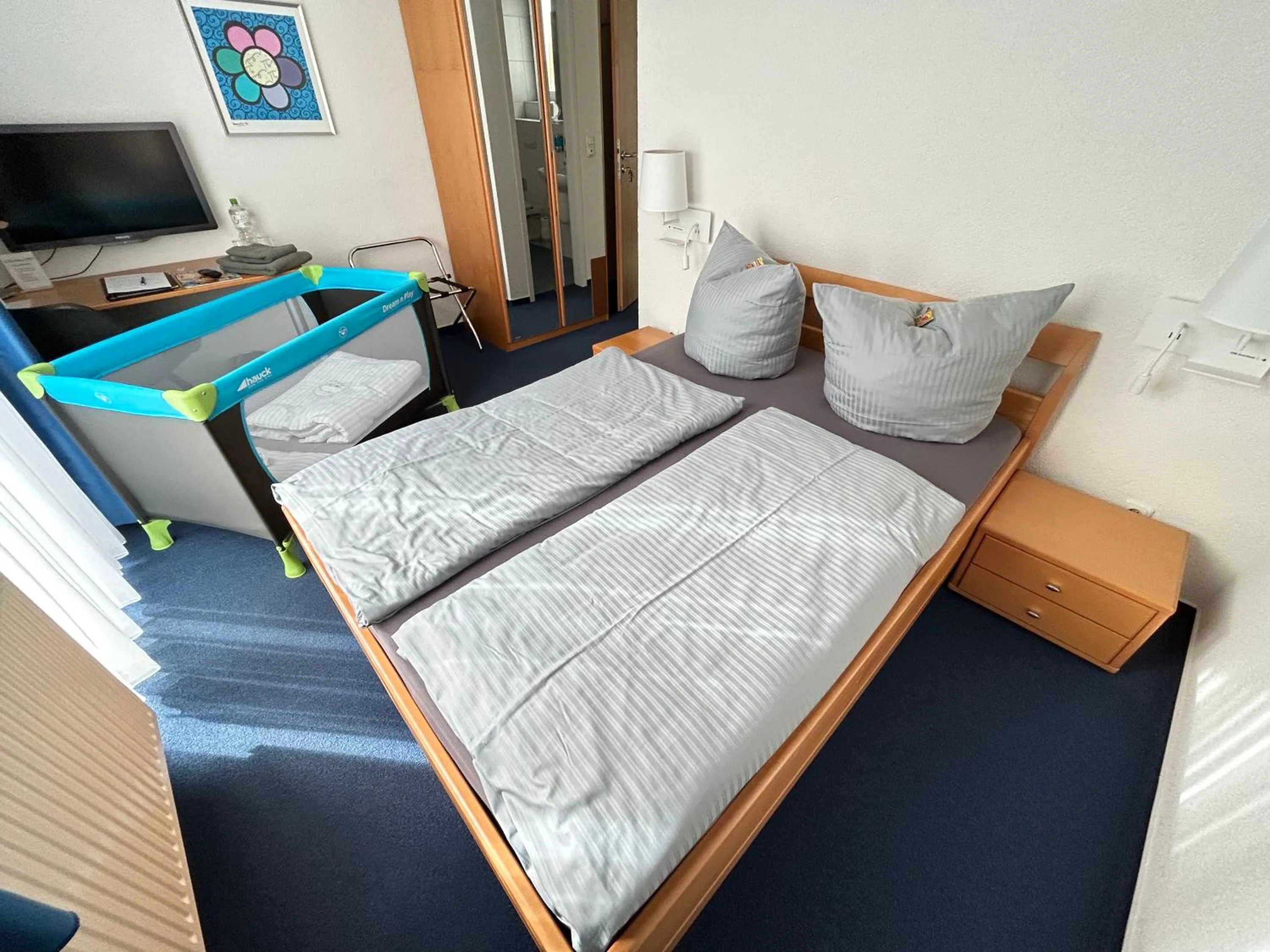 cot, Bed in Hotel Gästehaus Linden