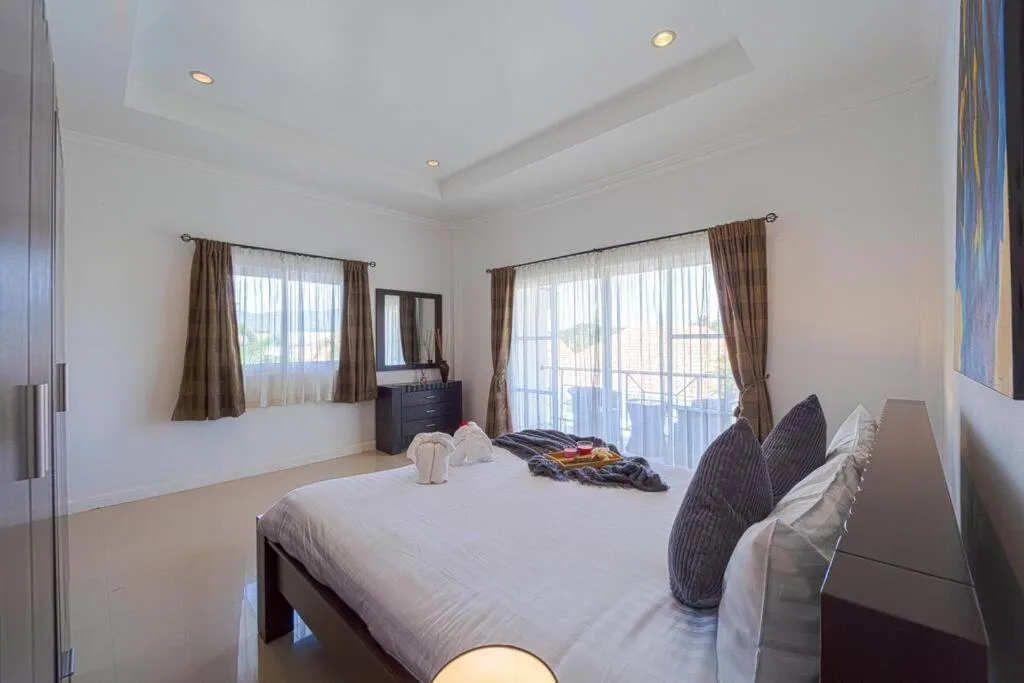 Bed in Luxurious 5-Bedroom Private Pool Villa! PV5