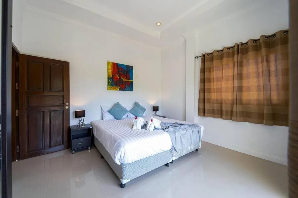 Bed in Luxurious 5-Bedroom Private Pool Villa! PV5