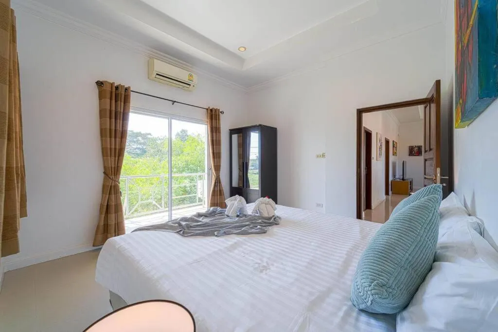 Bed in Luxurious 5-Bedroom Private Pool Villa! PV5