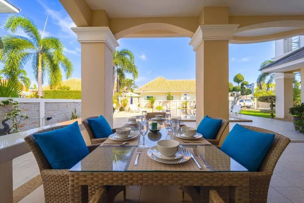 Luxurious 5-Bedroom Private Pool Villa! PV5