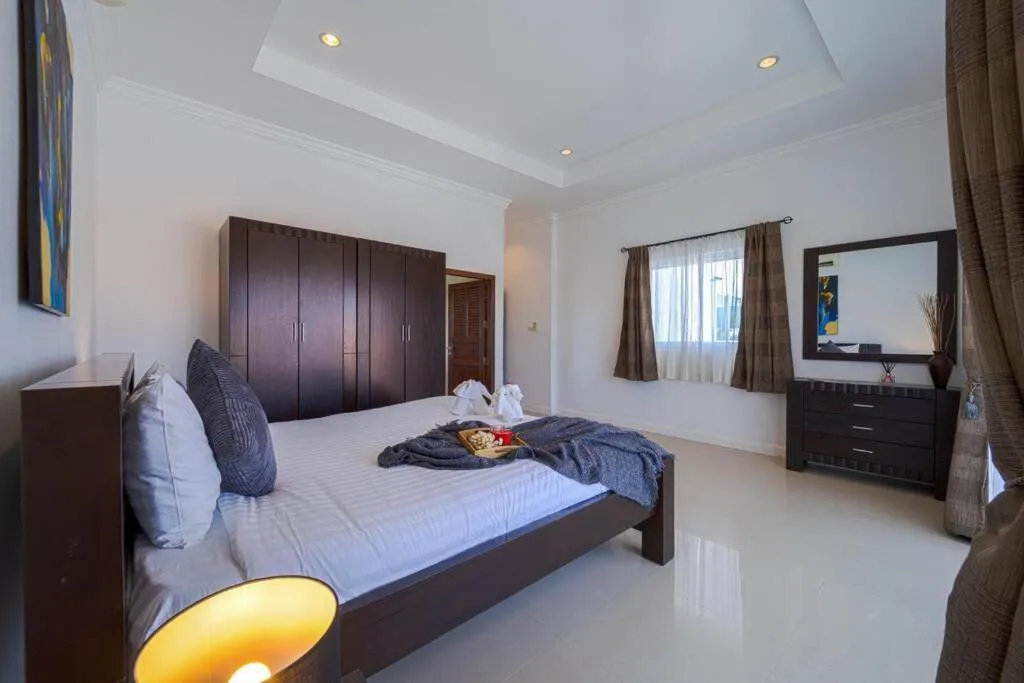 Bed in Luxurious 5-Bedroom Private Pool Villa! PV5
